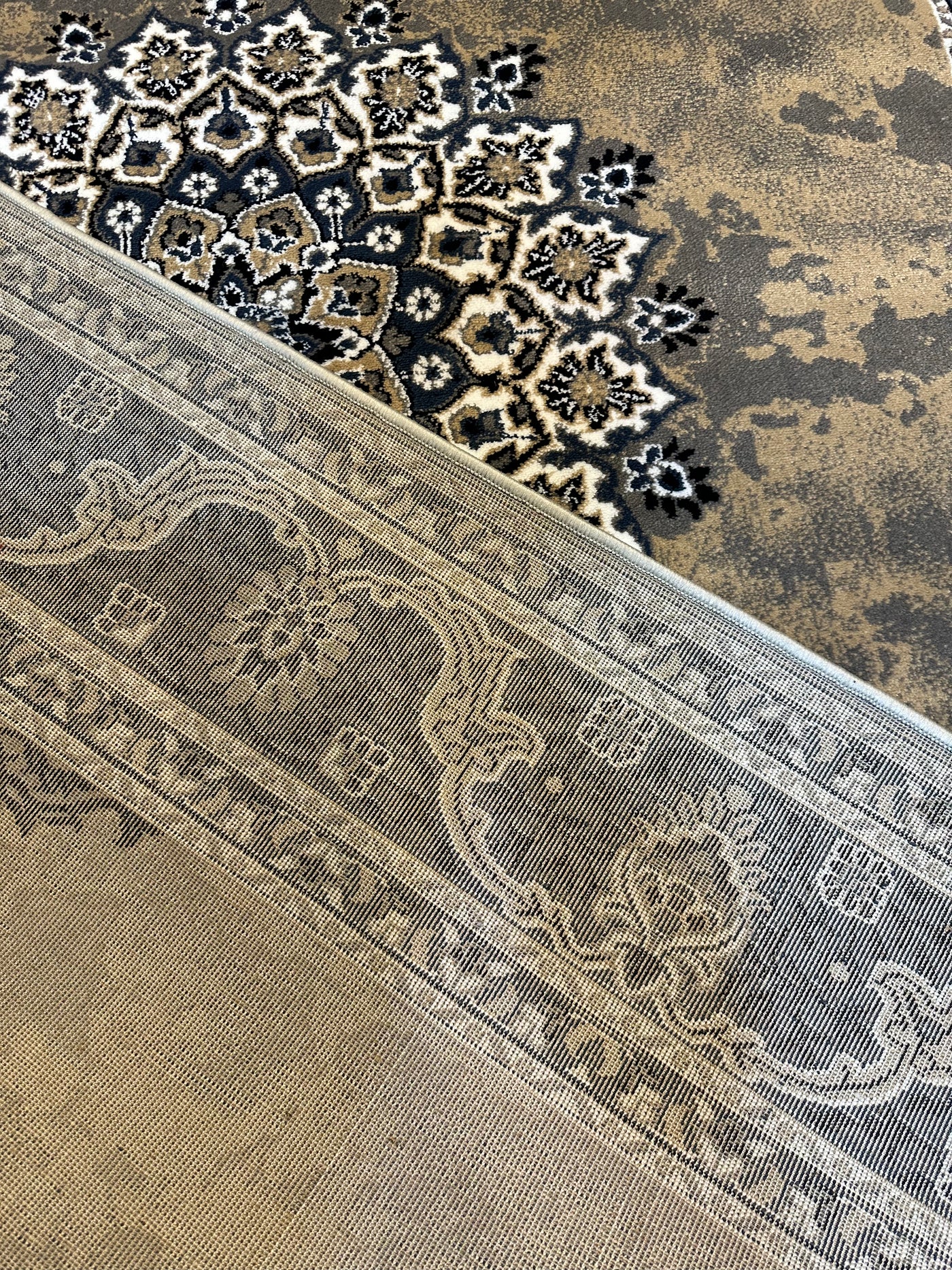 TRADITIONAL POLYPROPYLENE YARN RUG