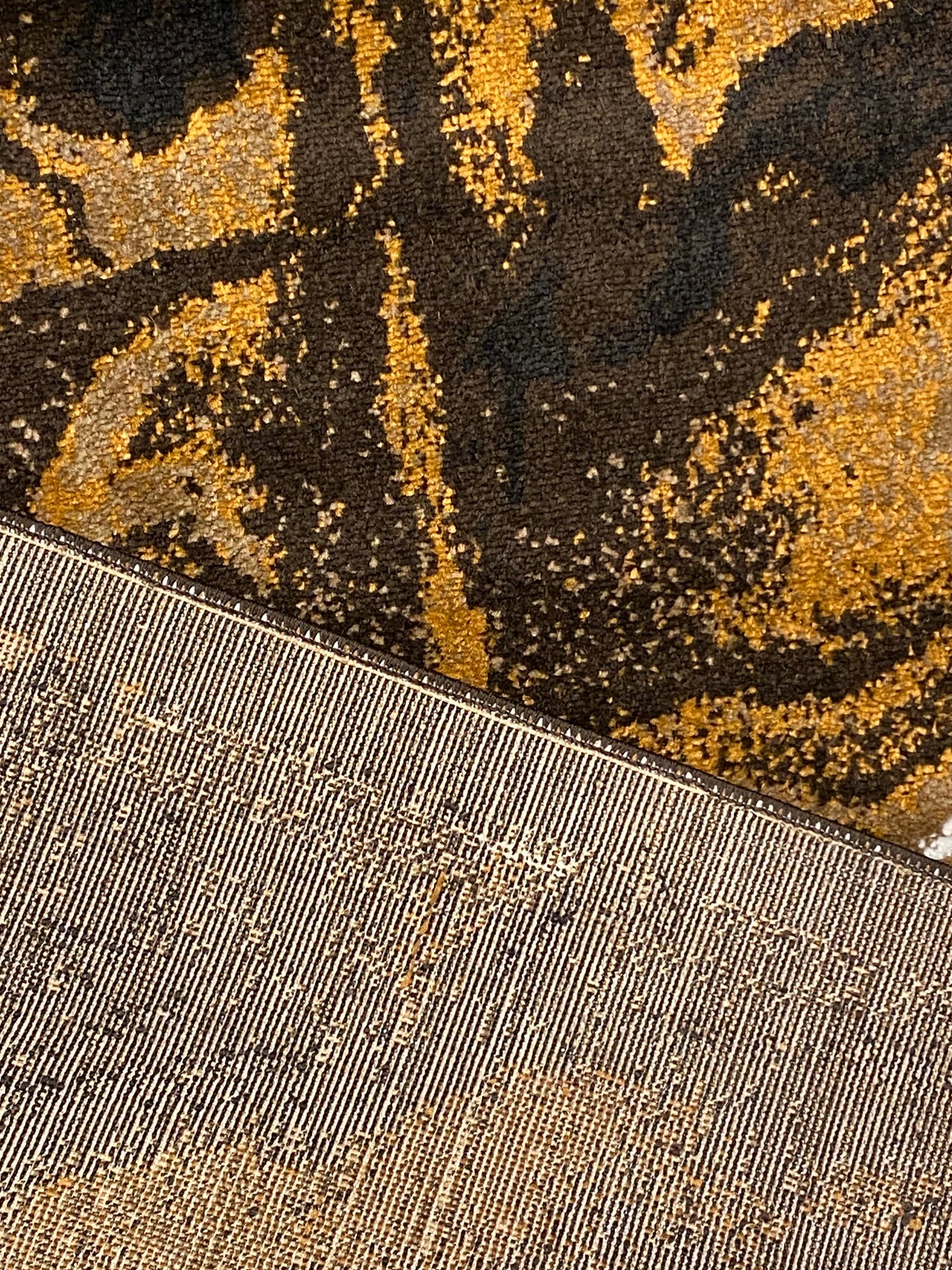 MODERN POLYPROPYLENE RUG