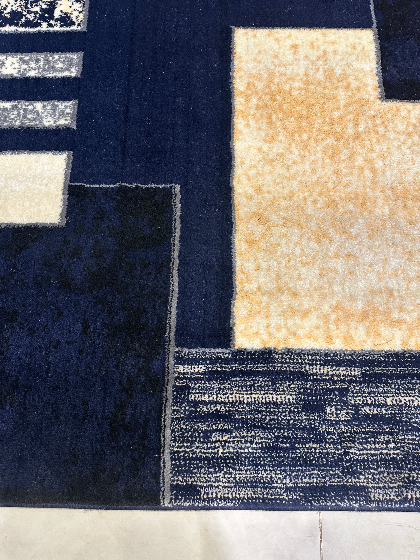 MODERN POLYPROPYLENE YARN RUG