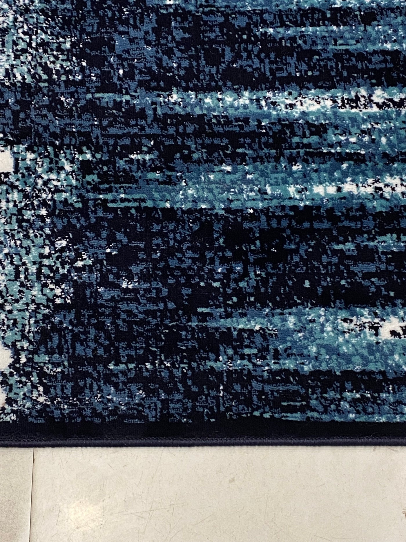 MODERN POLYPROPYLENE RUG