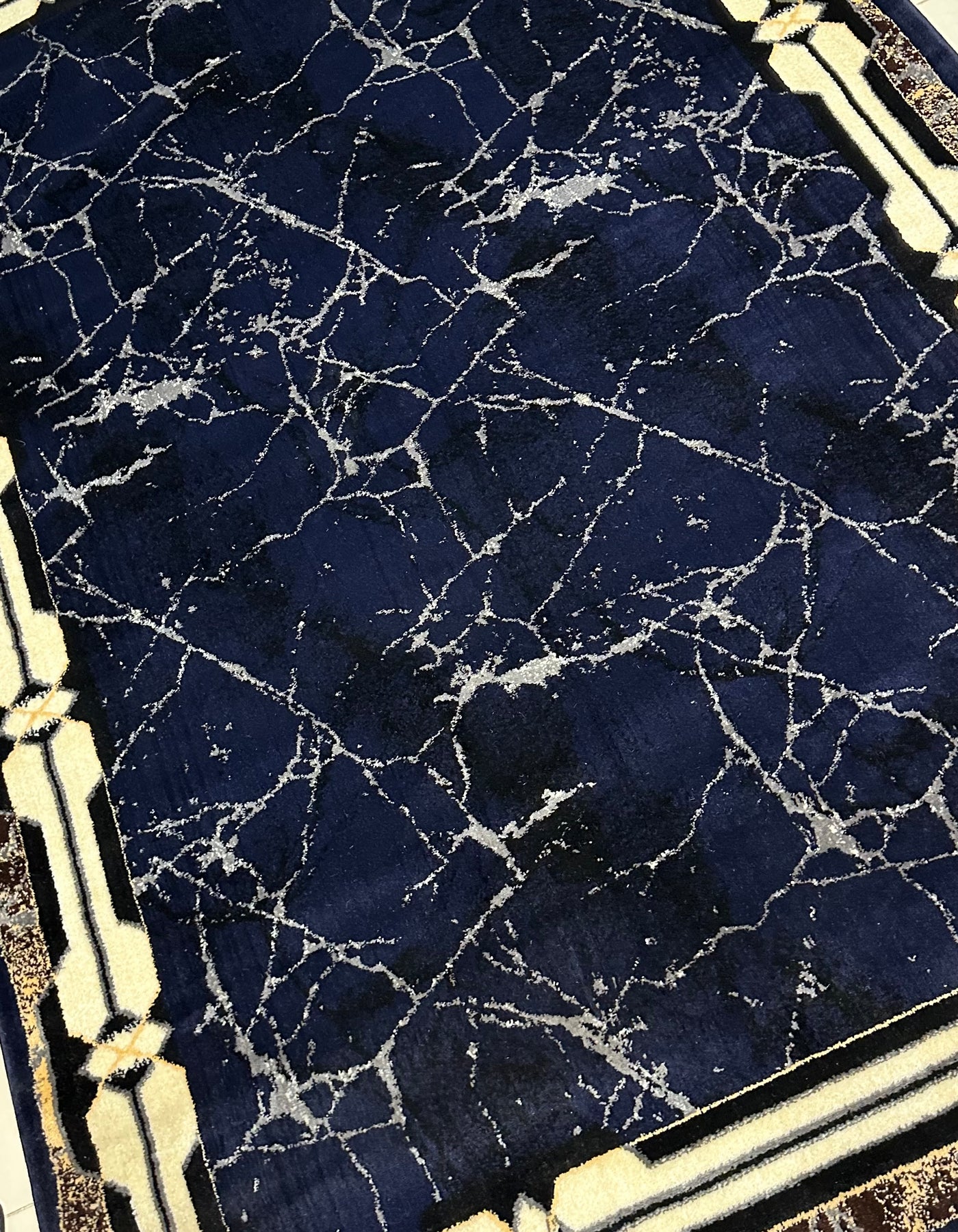 MODERN -POLYPROPYLENE YARN RUG