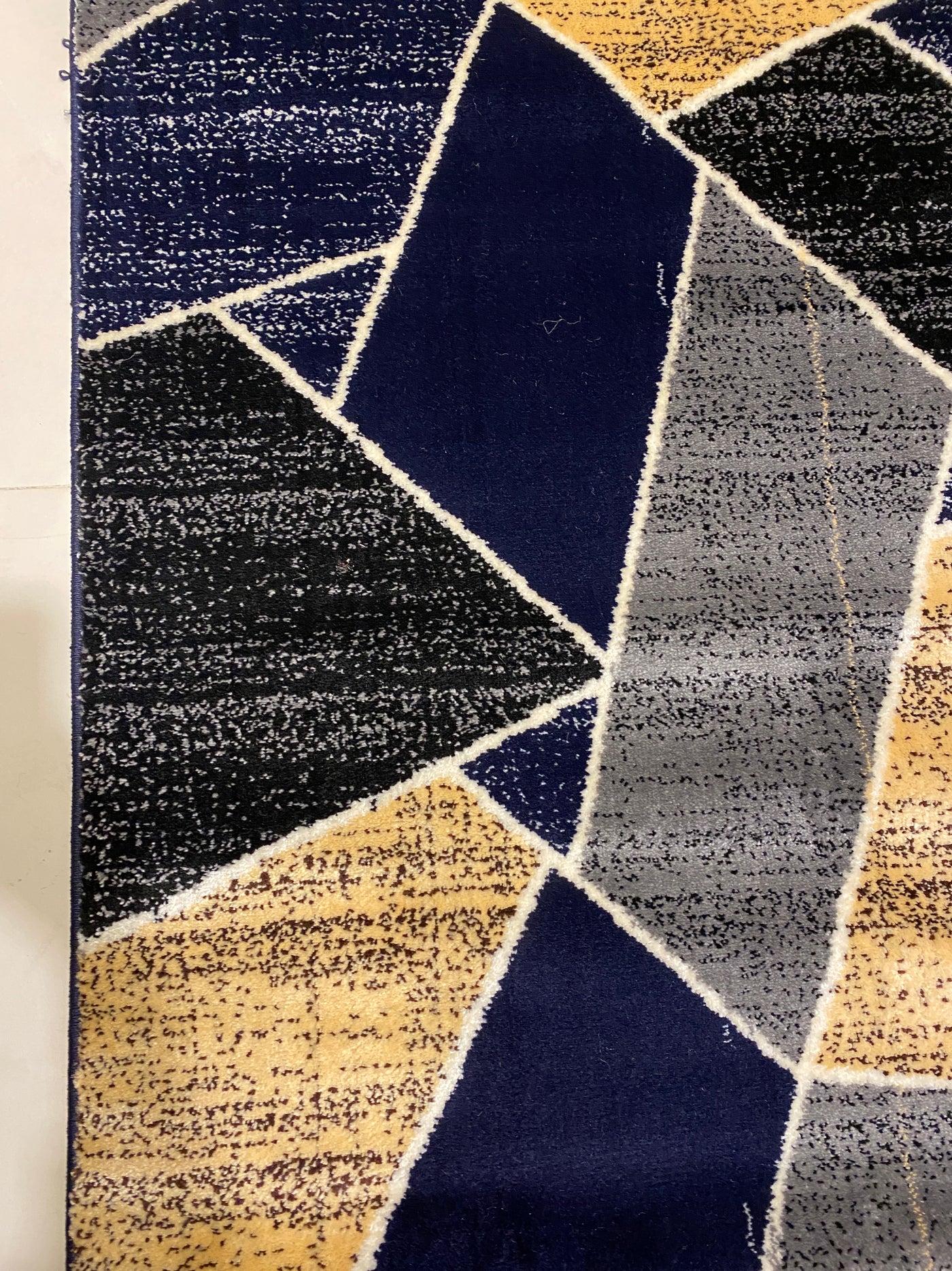 MODERN POLYPROPYLENE YARN RUG