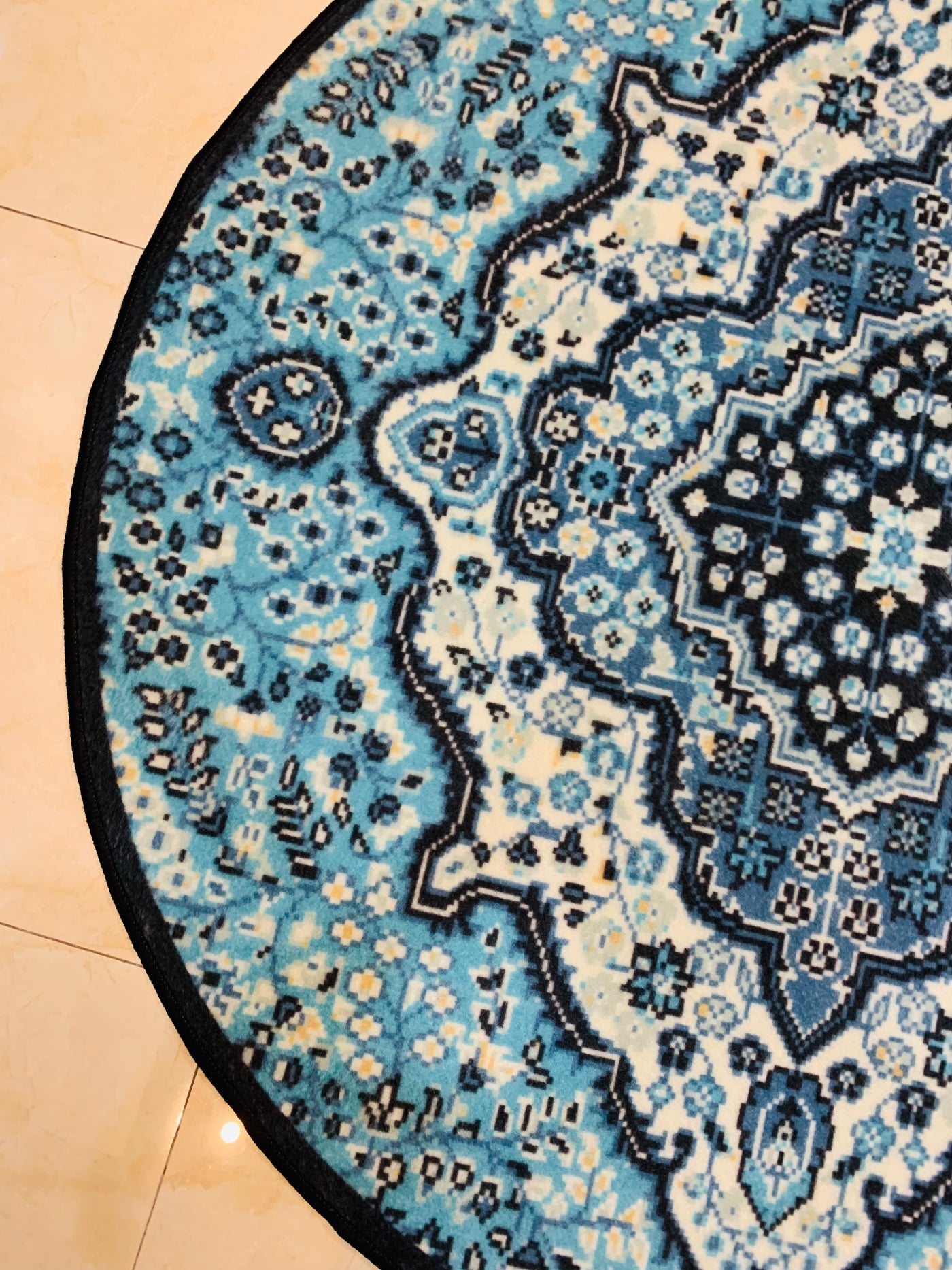 TRADITIONAL PRINT ROUND RUG