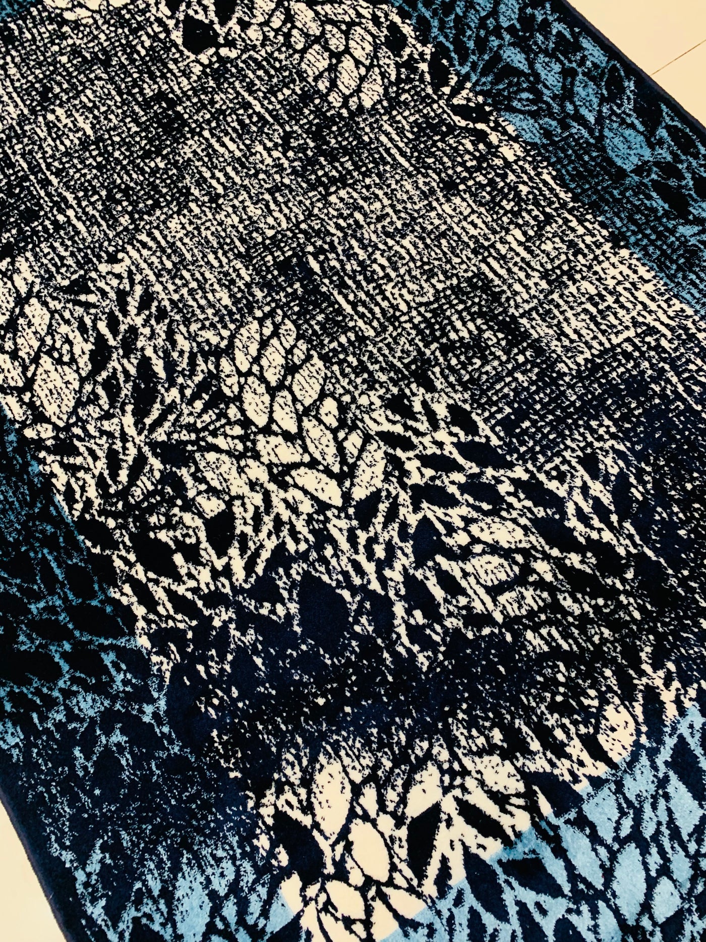SUPER-SOFT MODERN POLYPROPYLENE YARN RUG (Article#529)