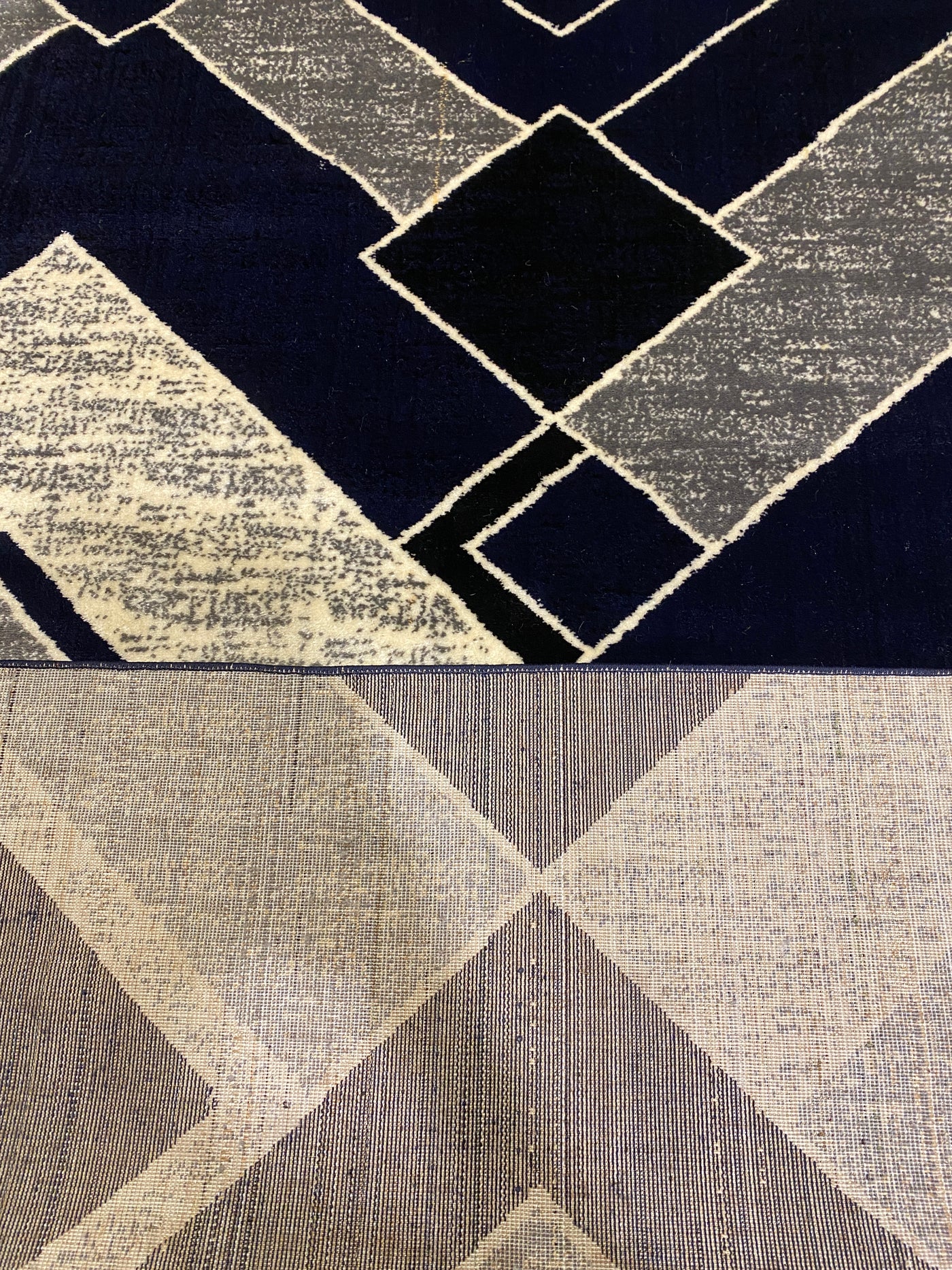 MODERN POLYPROPYLENE YARN RUG