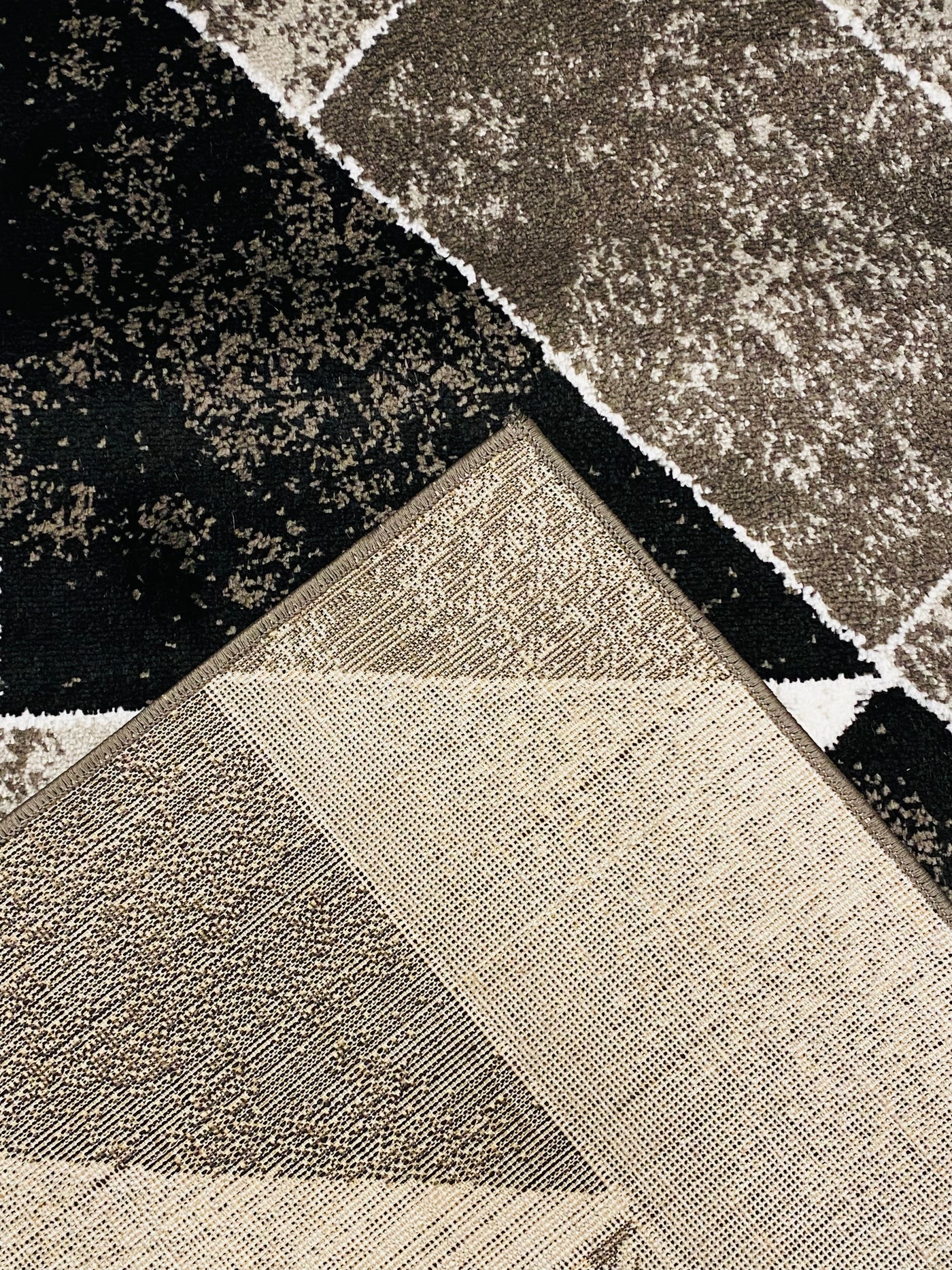 MODERN POLYPROPYLENE RUG