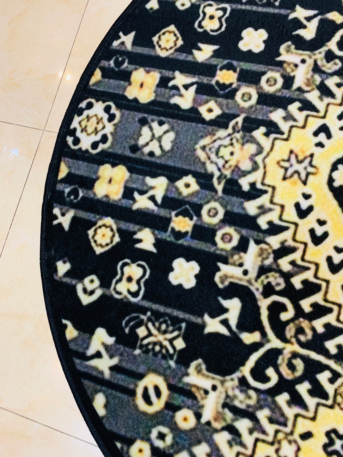 TRADITIONAL PRINT ROUND RUG