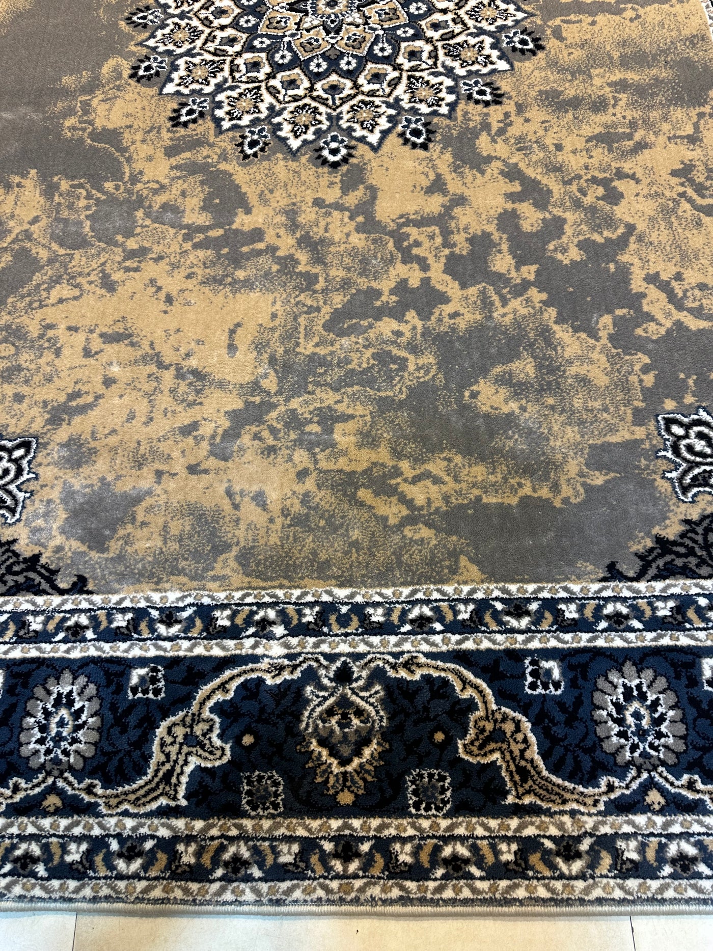 TRADITIONAL POLYPROPYLENE YARN RUG