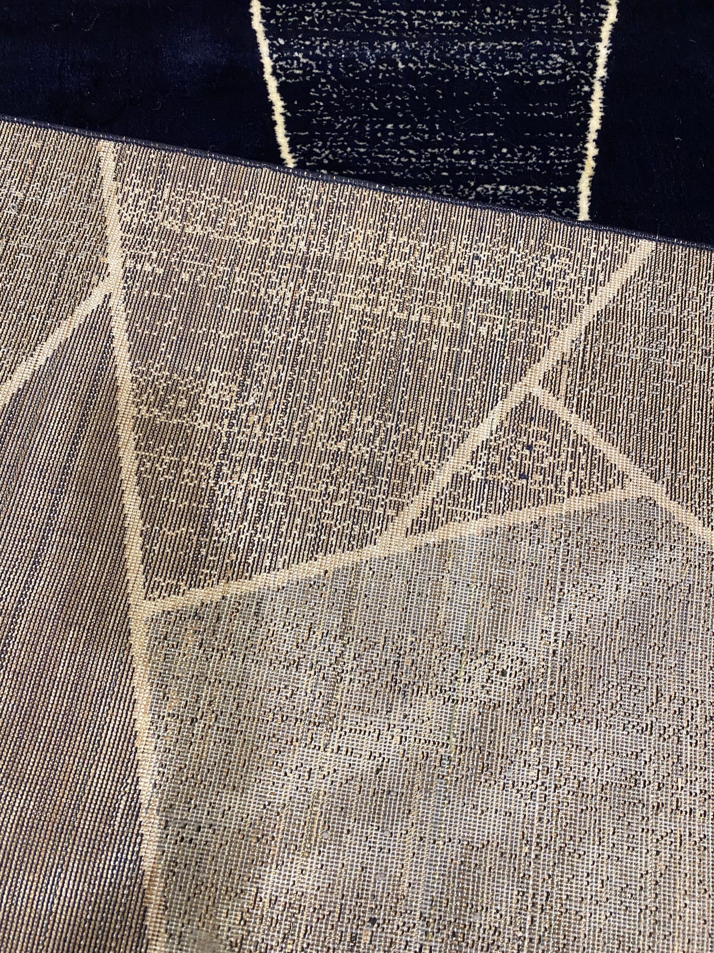 MODERN POLYPROPYLENE YARN RUG
