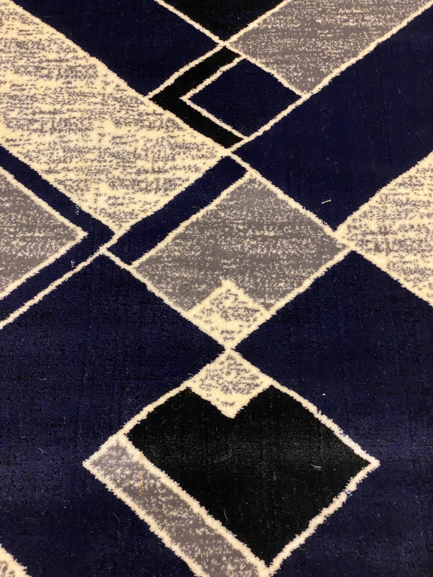 MODERN POLYPROPYLENE YARN RUG