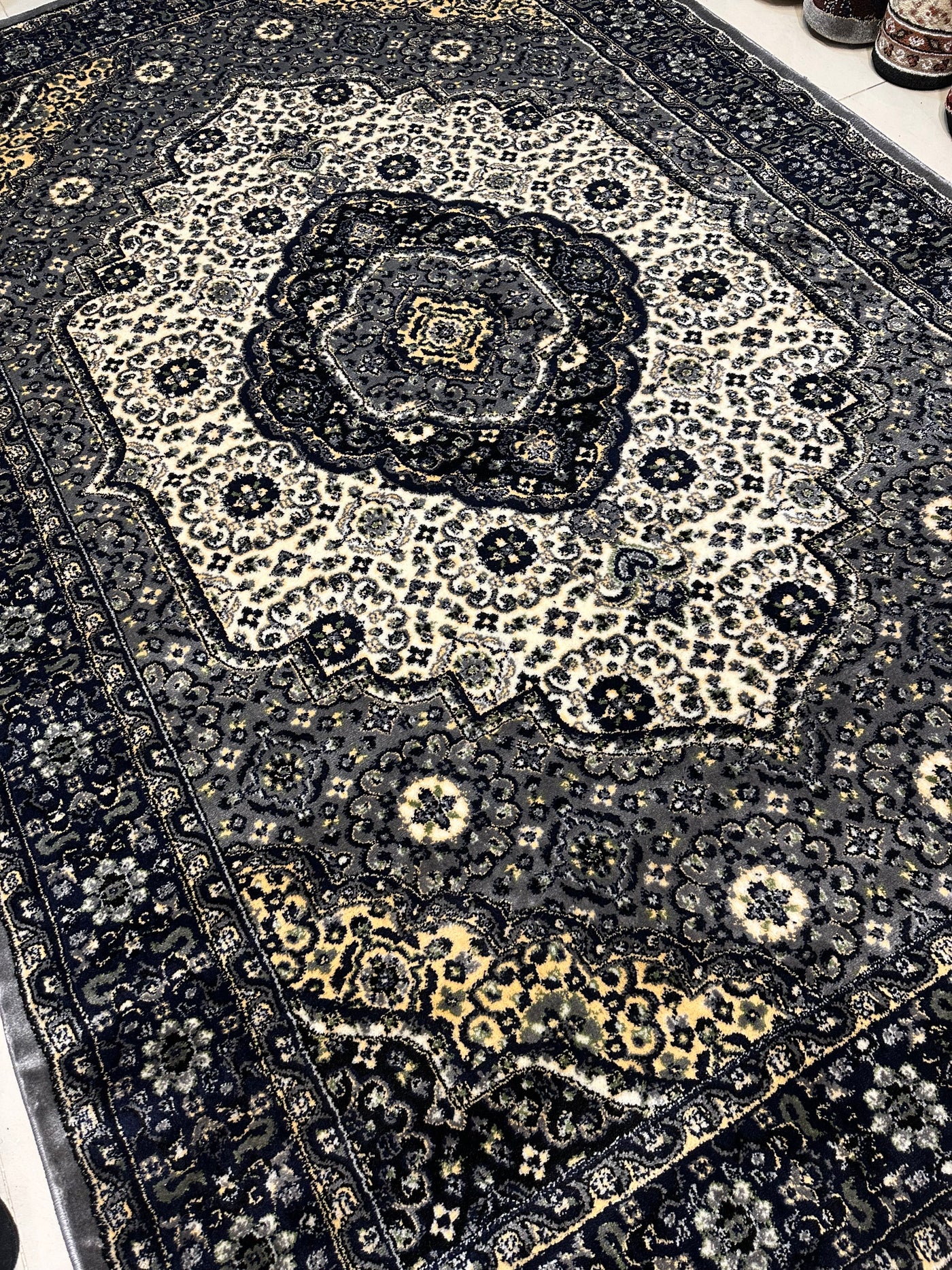 TRADITIONAL-POLYPROPYLENE YARN RUG