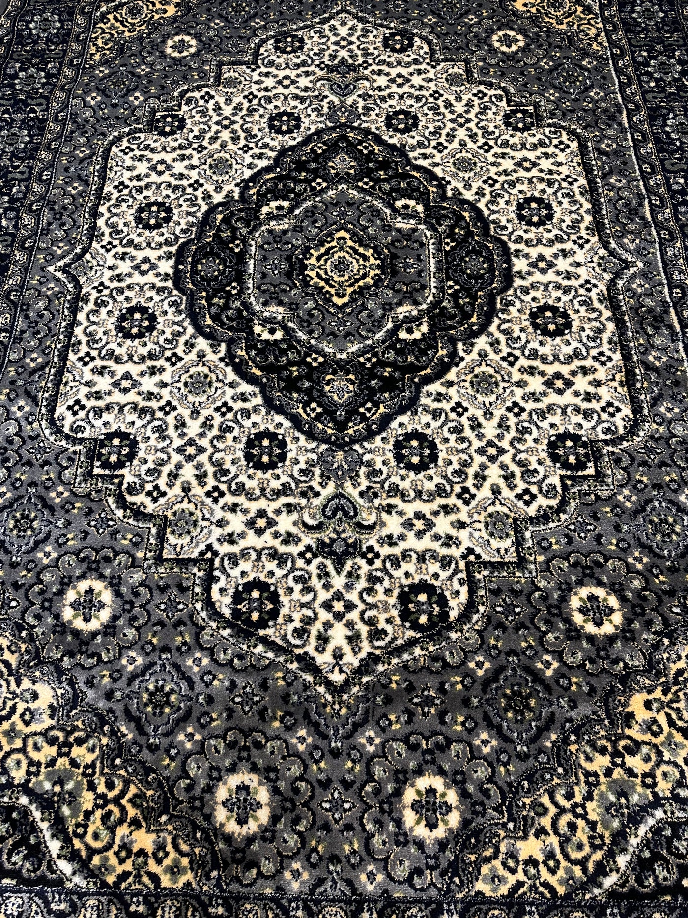 TRADITIONAL-POLYPROPYLENE YARN RUG