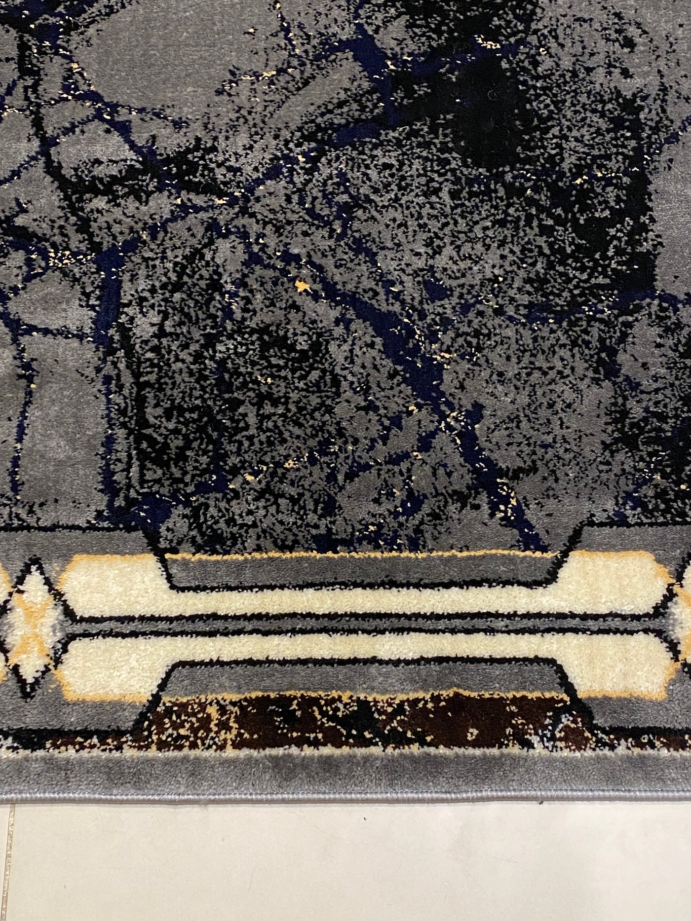 MODERN POLYPROPYLENE YARN RUG