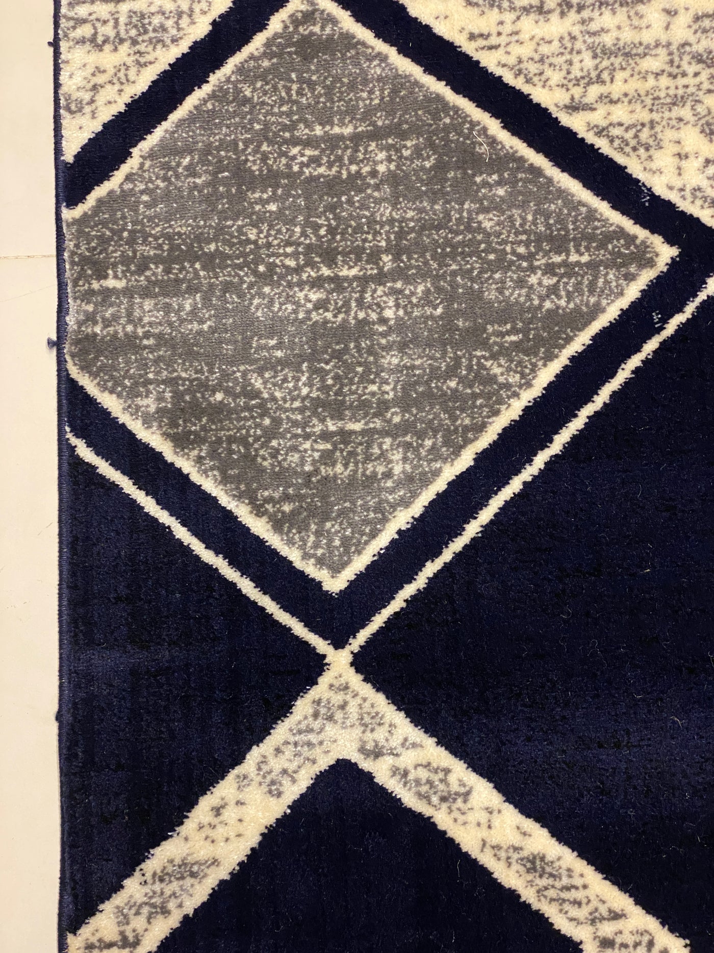 MODERN POLYPROPYLENE YARN RUG
