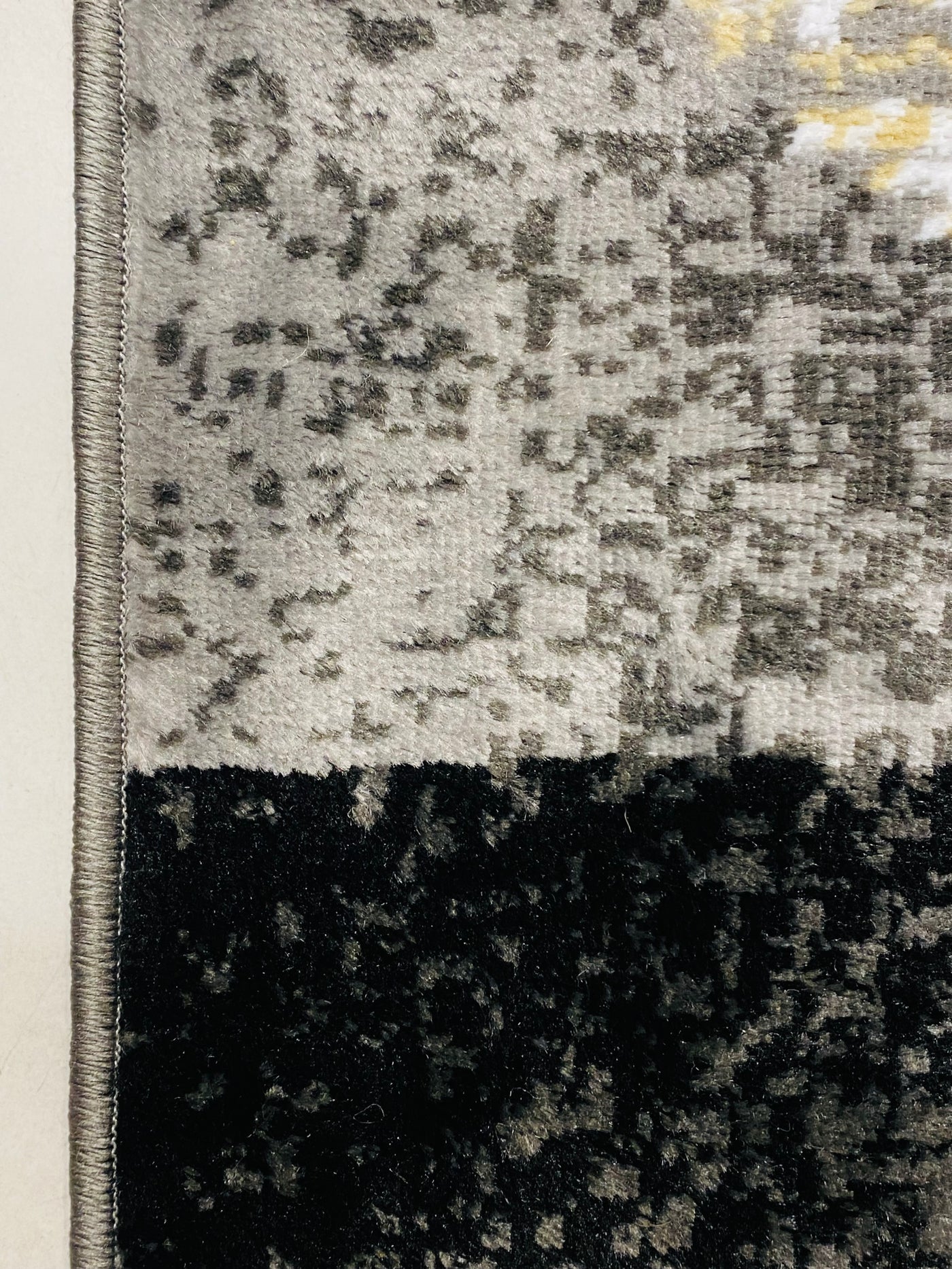 MODERN POLYPROPYLENE RUG