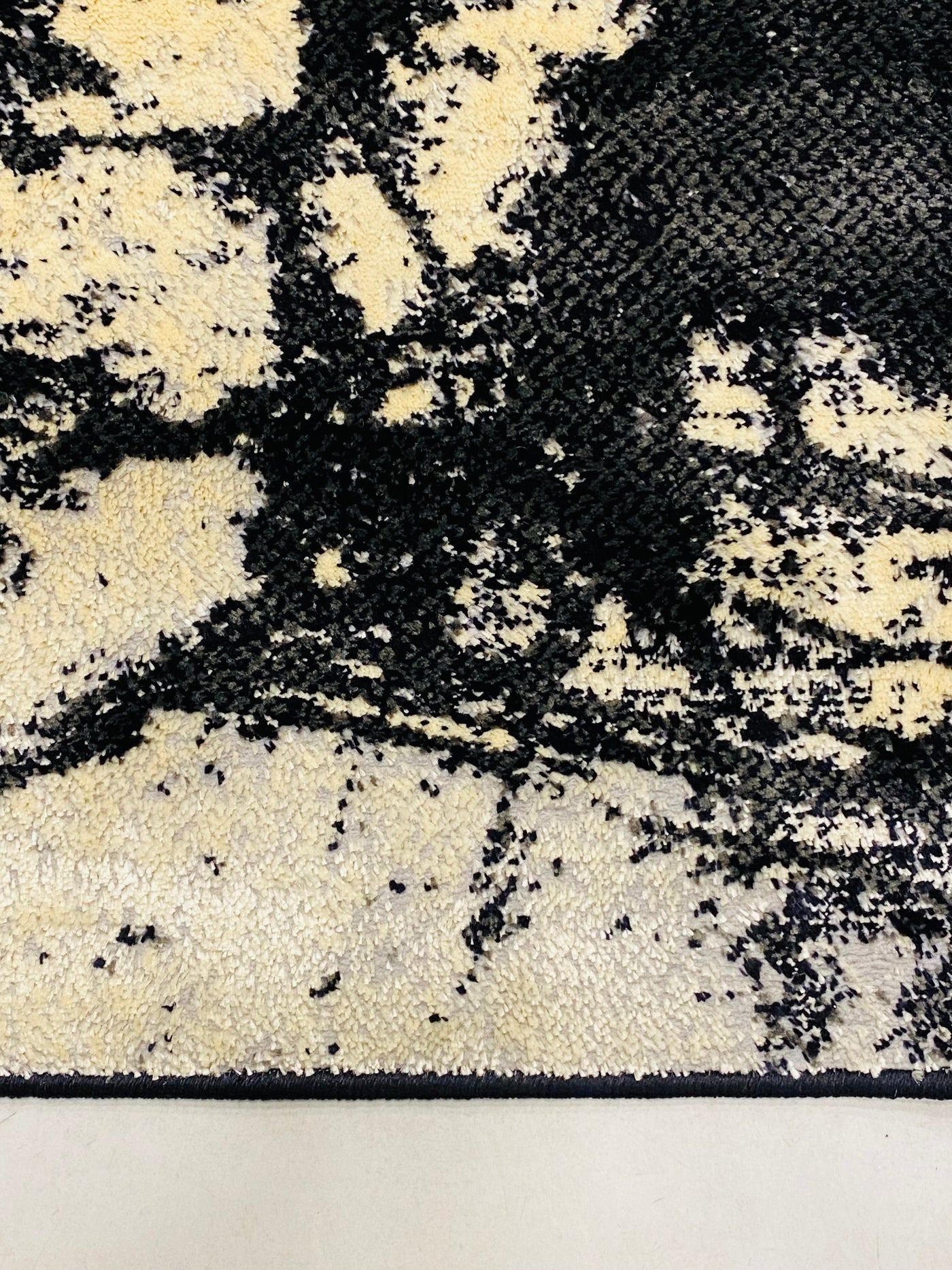 MODERN POLYPROPYLENE RUG