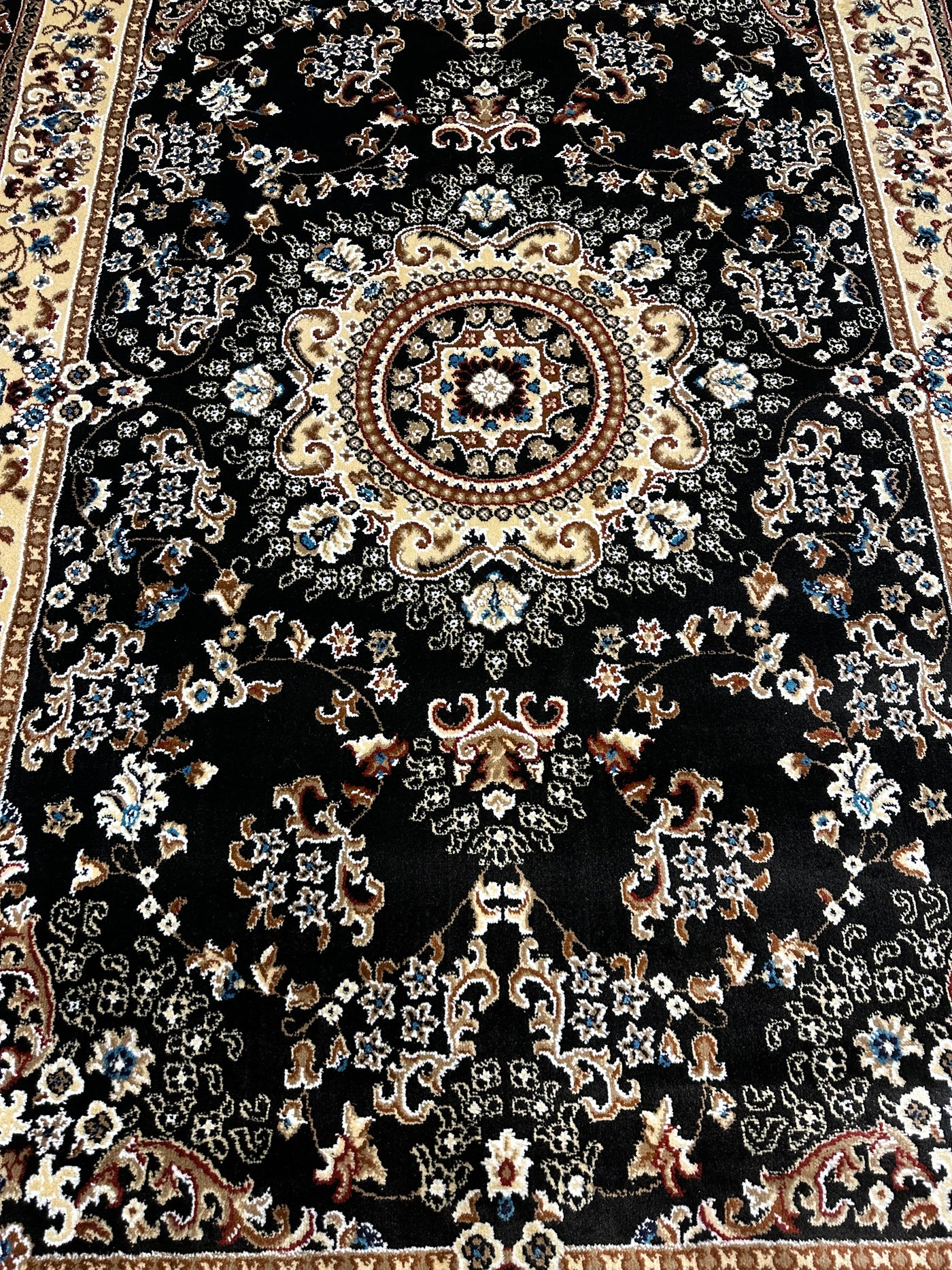 TRADITIONAL-POLYPROPYLENE YARN RUG(Article-227)