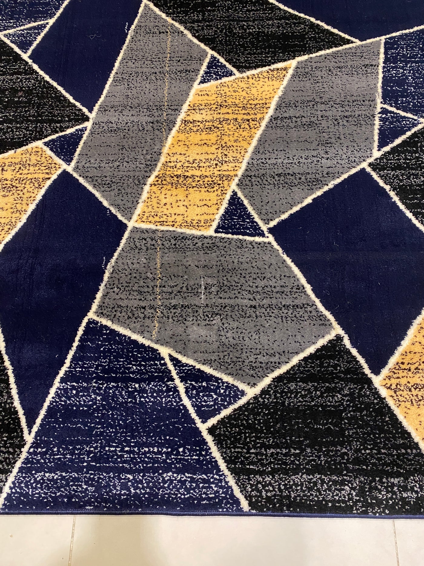 MODERN POLYPROPYLENE YARN RUG