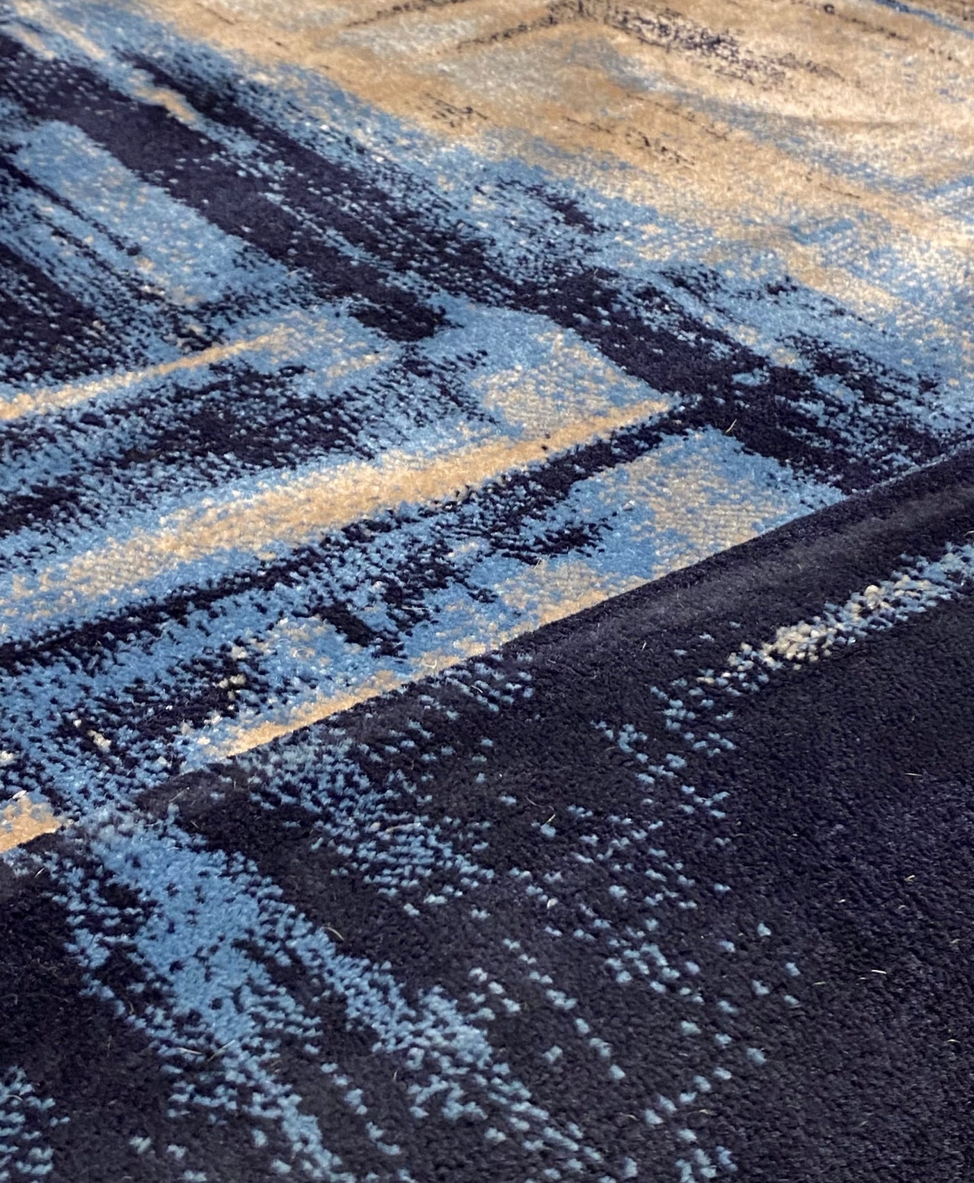 MODERN POLYPROPYLENE RUG