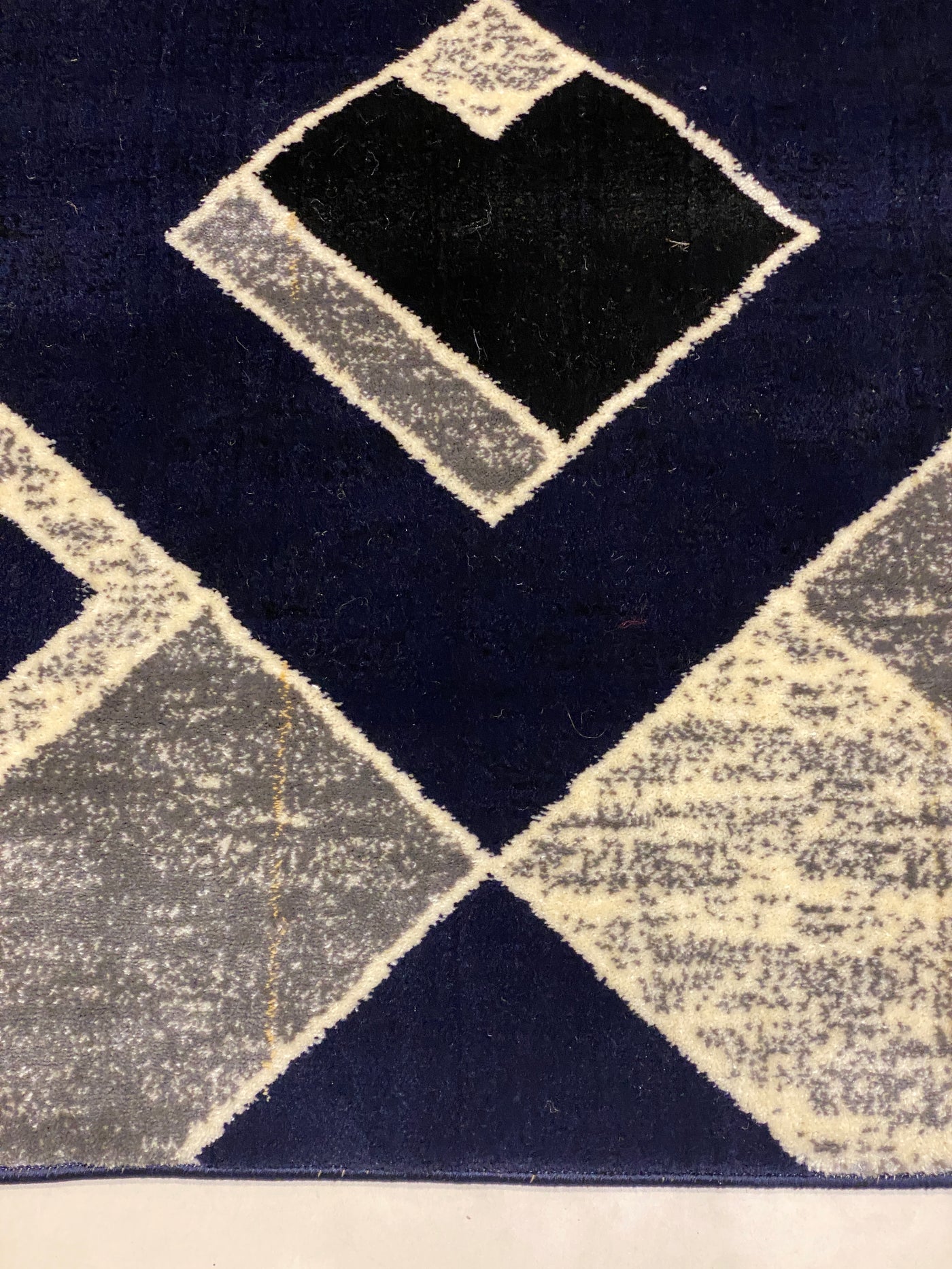 MODERN POLYPROPYLENE YARN RUG