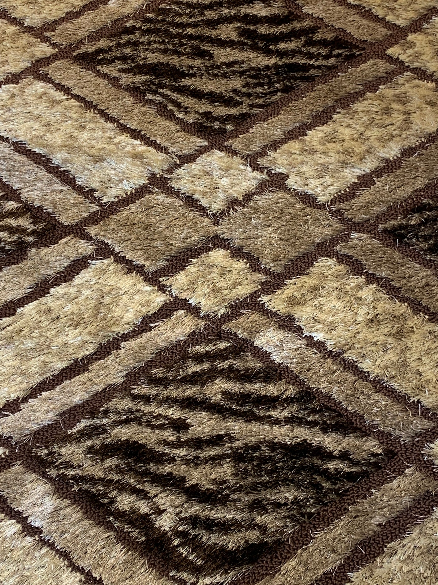 IMPORTED TURKISH-EMBOSSED SHAGGY RUG