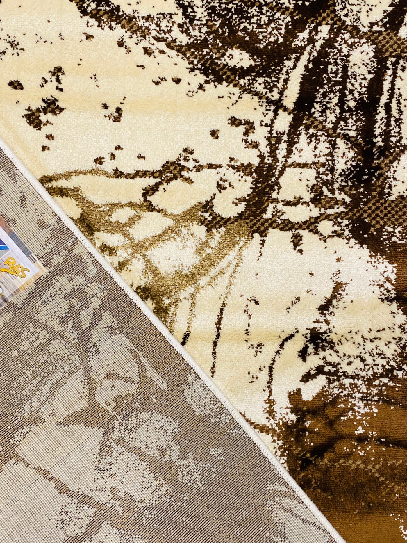 MODERN POLYPROPYLENE RUG
