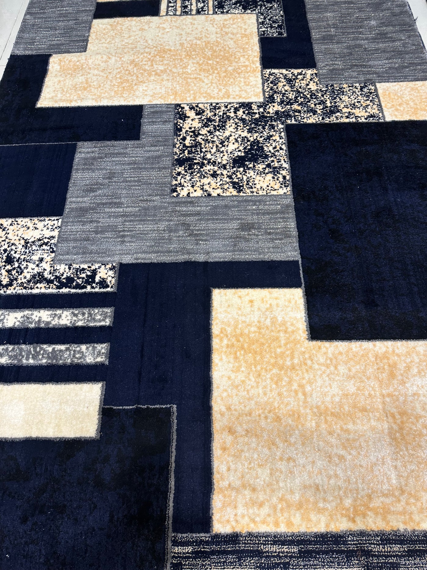 MODERN POLYPROPYLENE YARN RUG