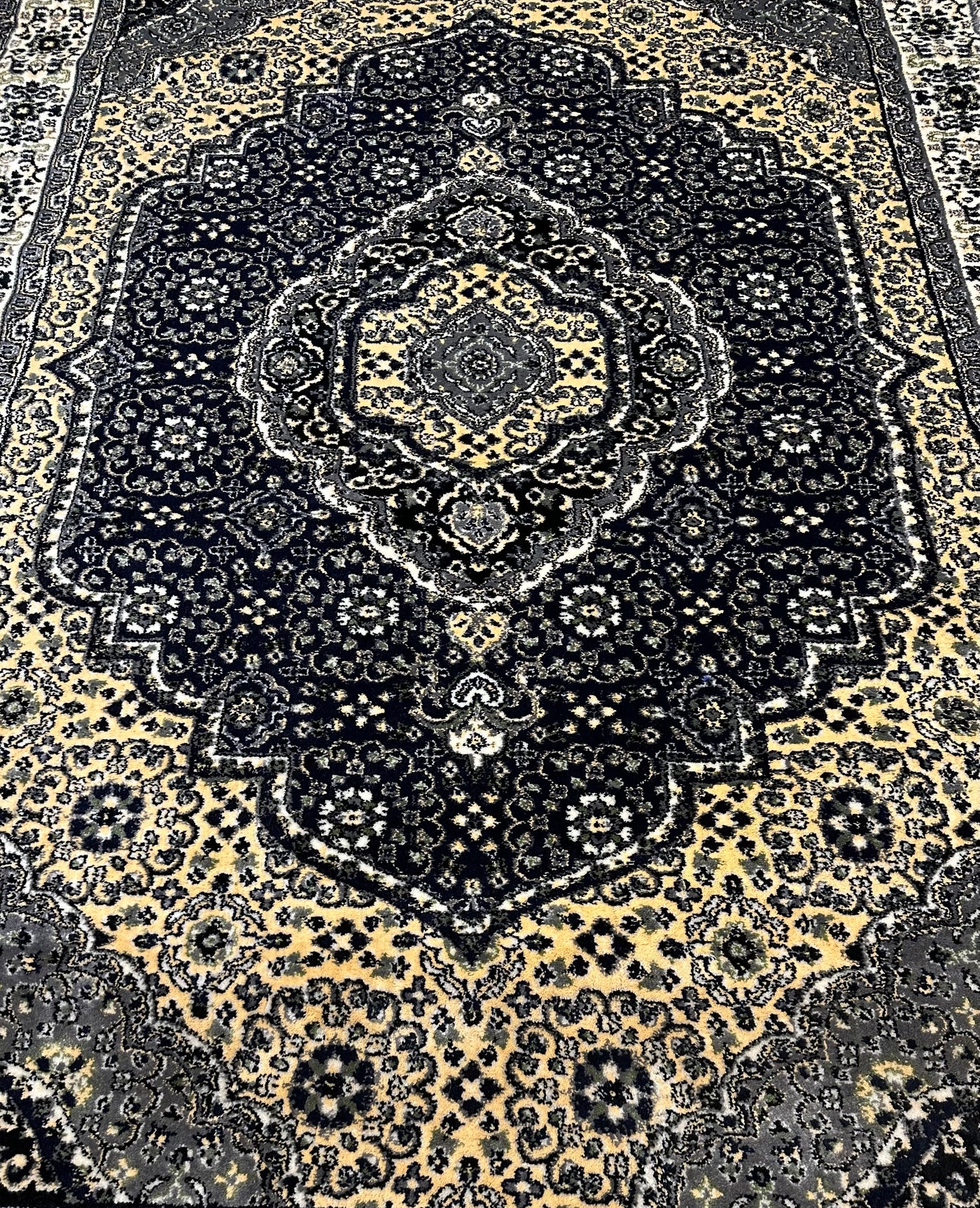 TRADITIONAL-POLYPROPYLENE YARN RUG