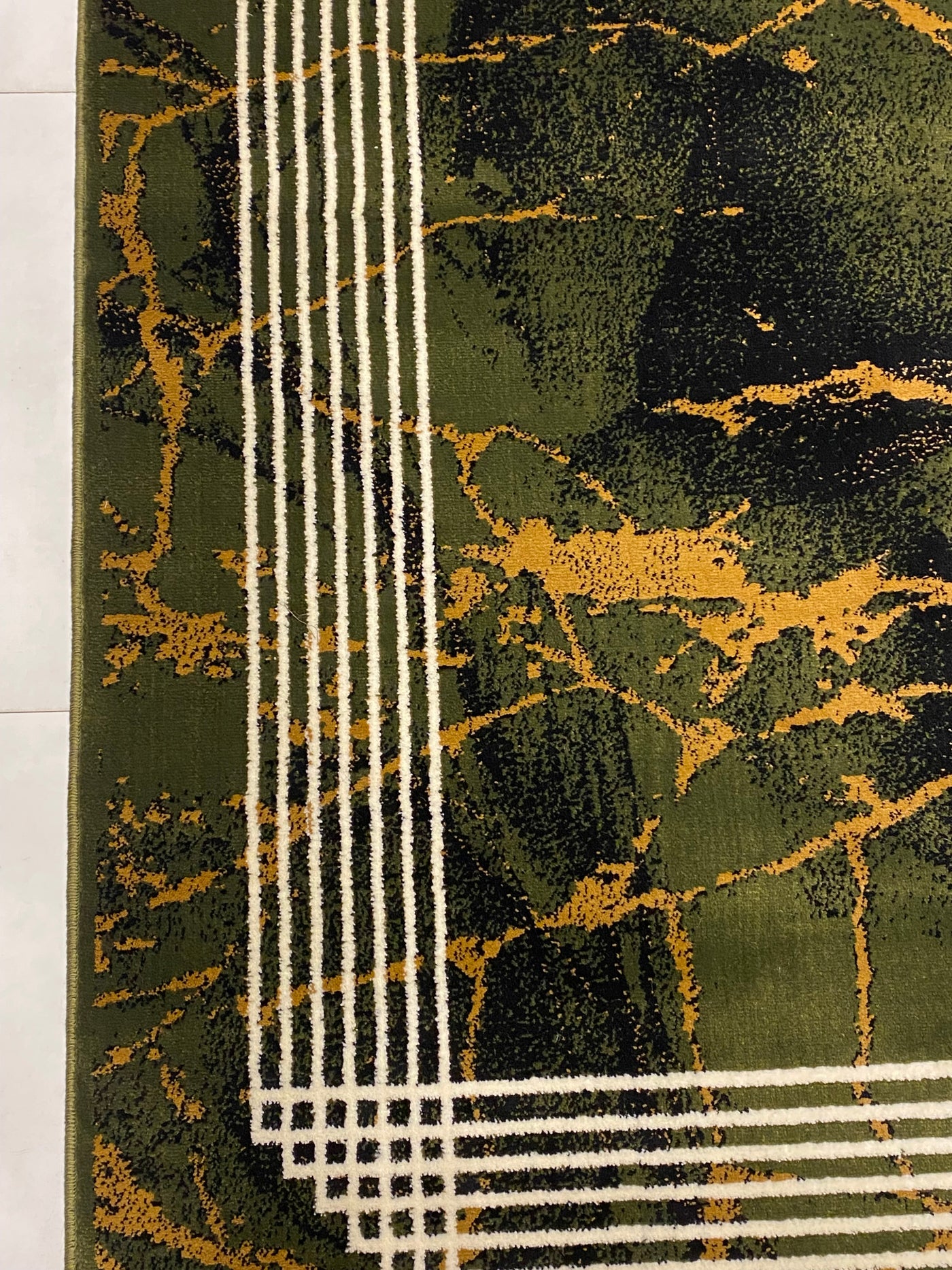 MODERN POLYPROPYLENE RUG