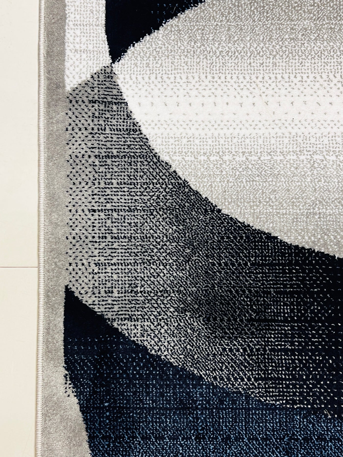 MODERN POLYPROPYLENE RUG