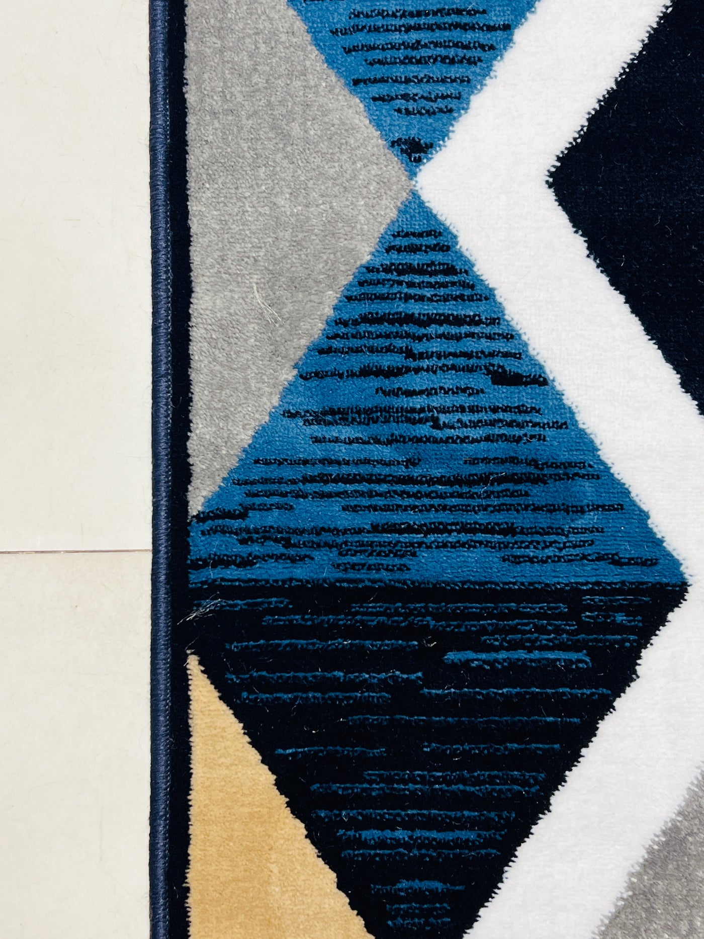 MODERN POLYPROPYLENE RUG