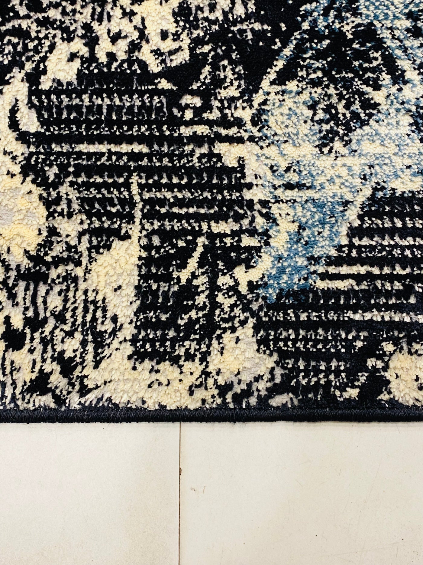 MODERN POLYPROPYLENE RUG