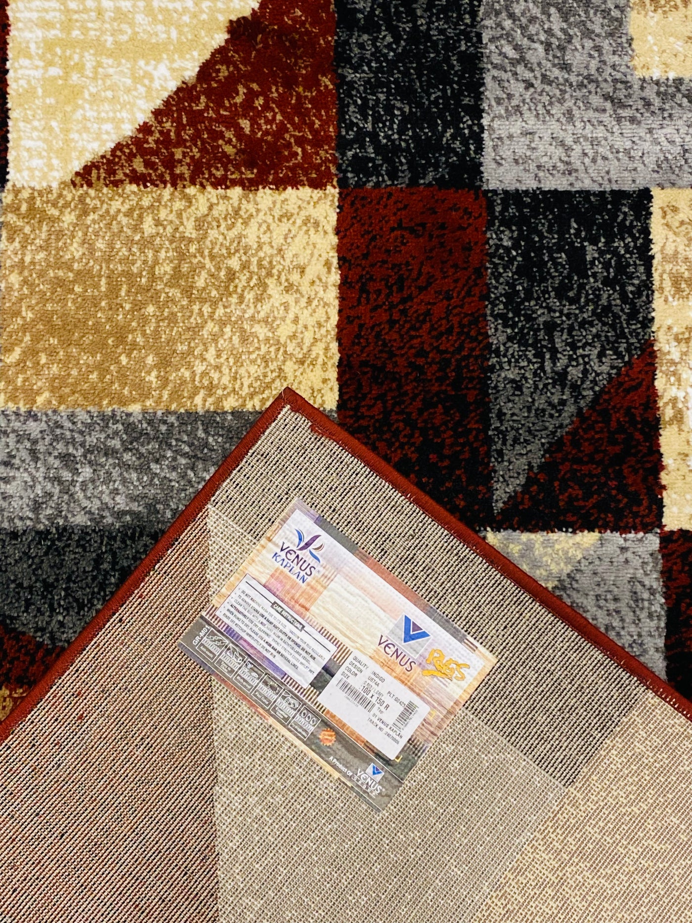 MODERN POLYPROPYLENE RUG