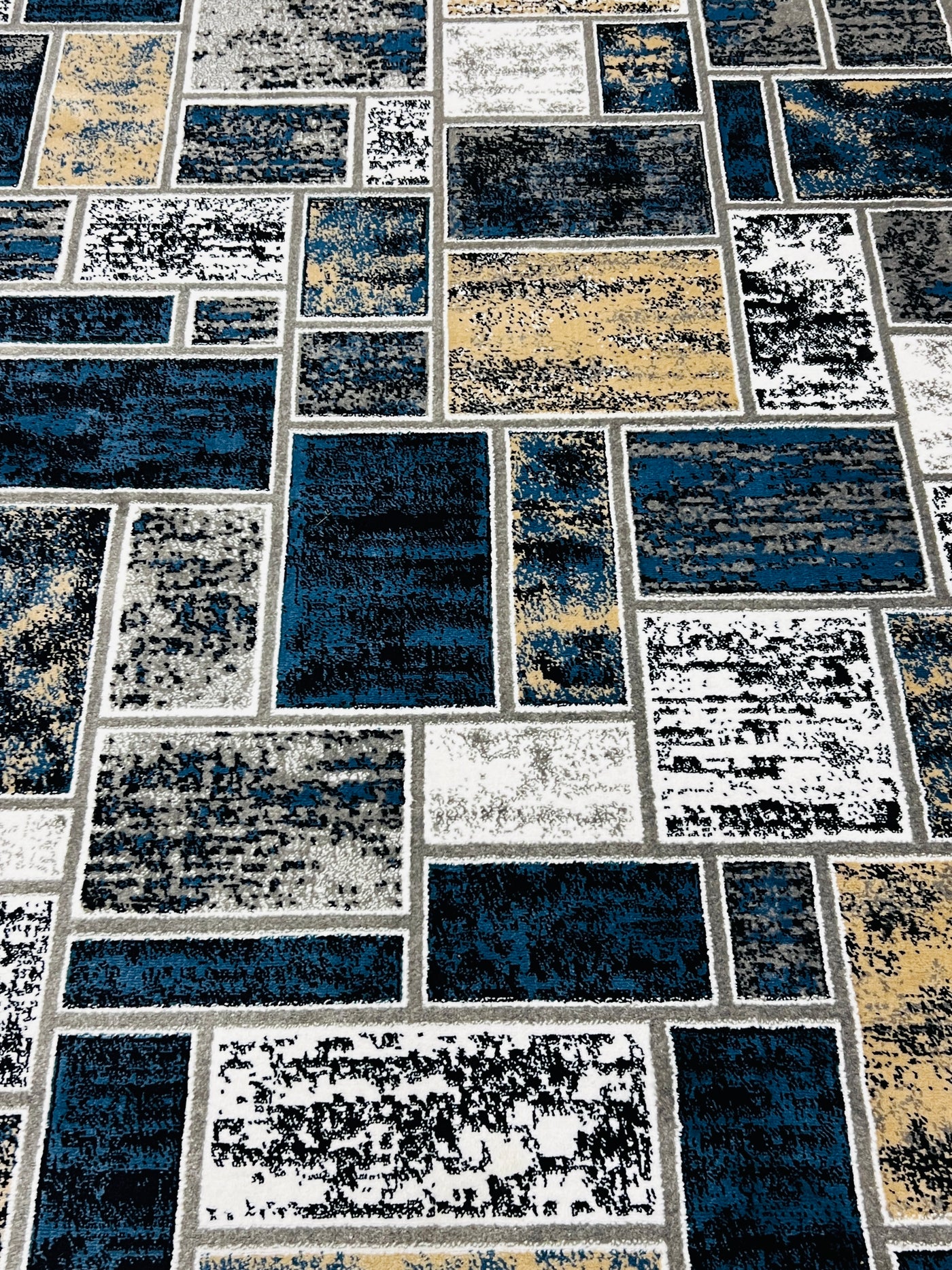 MODERN POLYPROPYLENE RUG