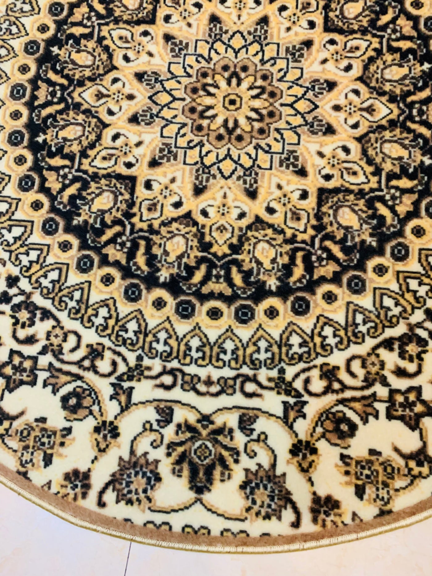 TRADITIONAL PRINT ROUND RUG