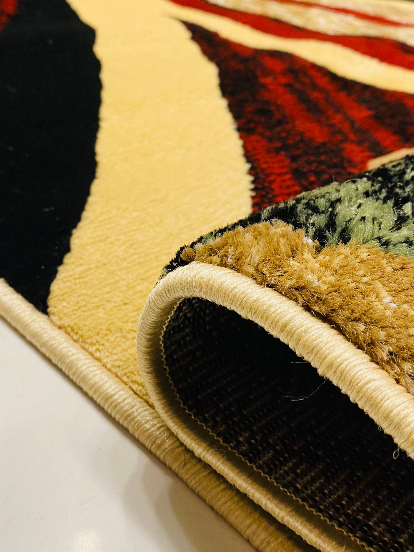 MODERN POLYPROPYLENE RUG