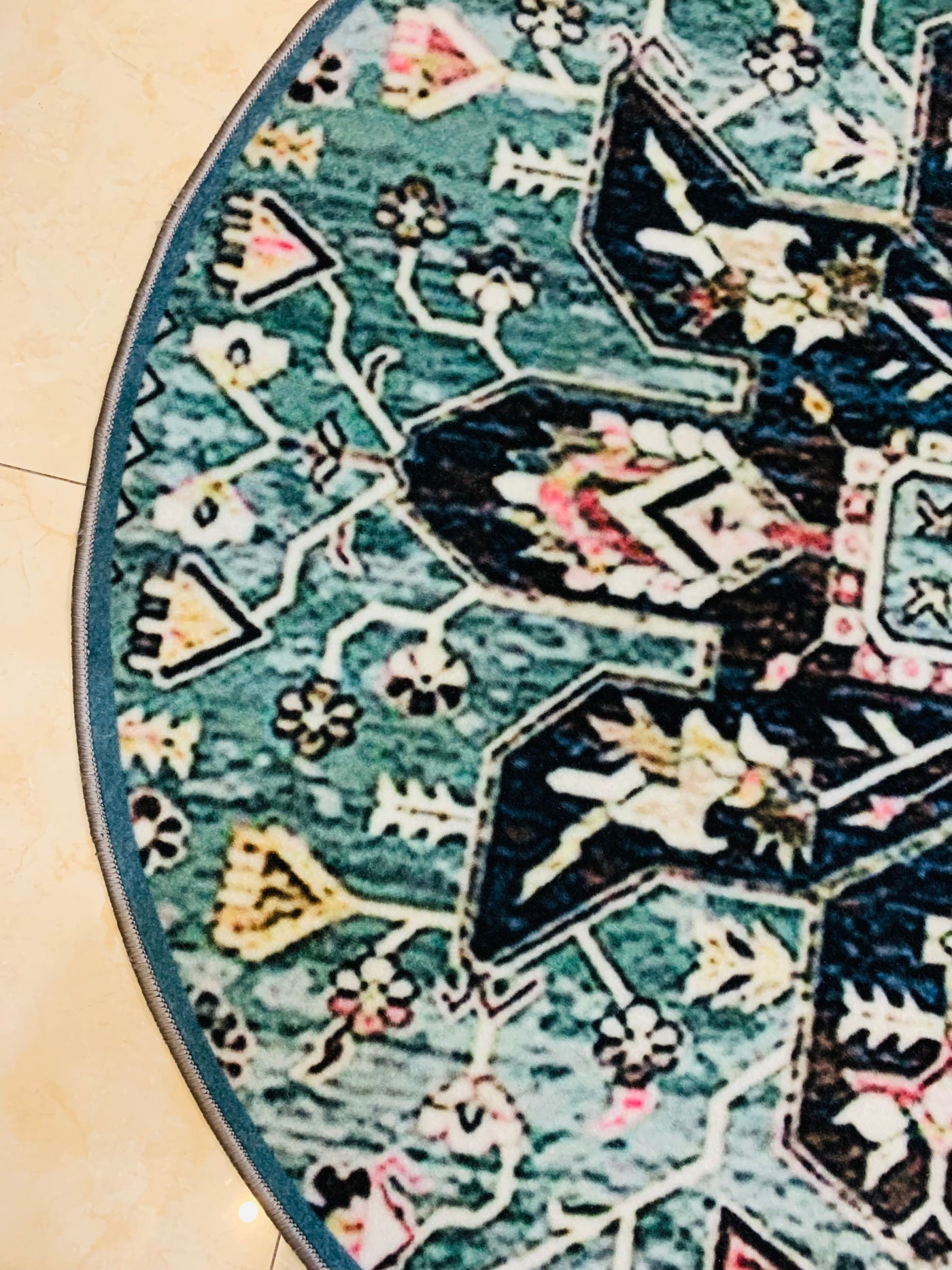 TRADITIONAL PRINT ROUND RUG