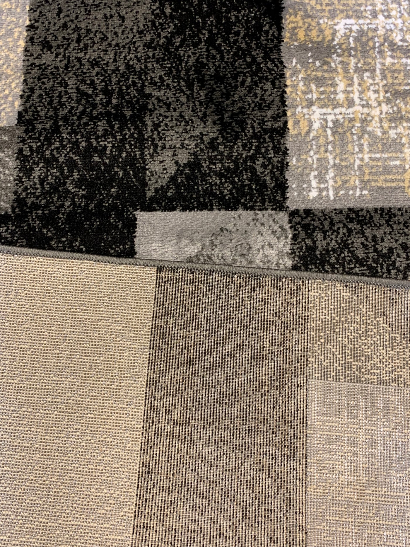 MODERN POLYPROPYLENE RUG