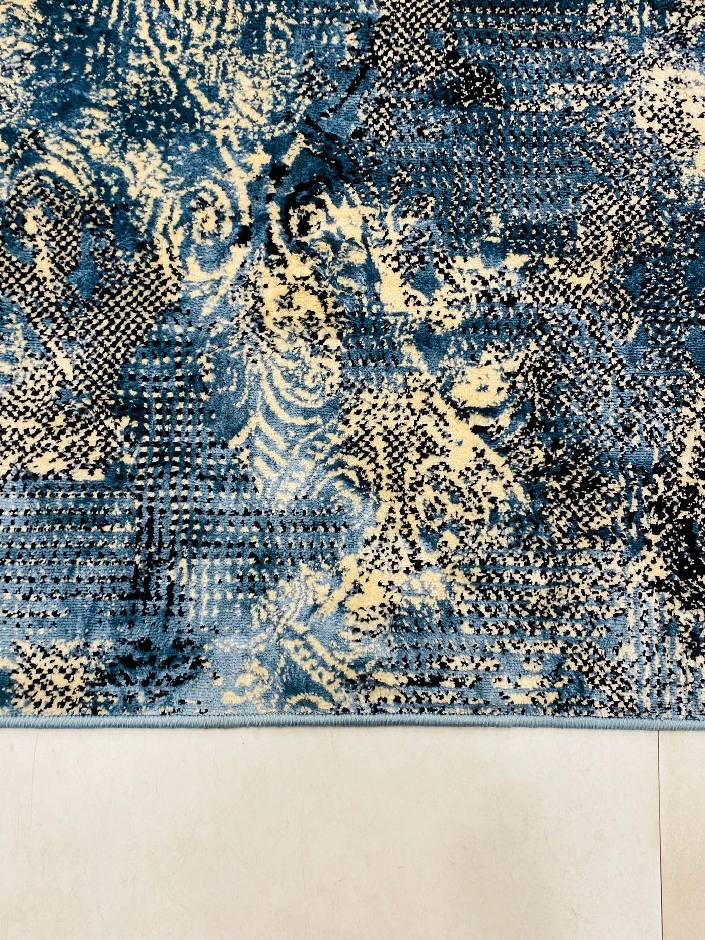 MODERN POLYPROPYLENE RUG