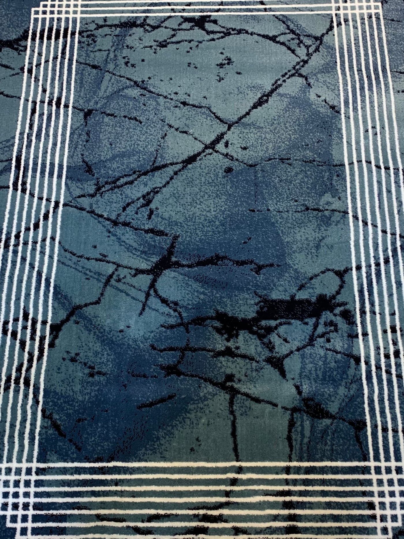 MODERN POLYPROPYLENE RUG