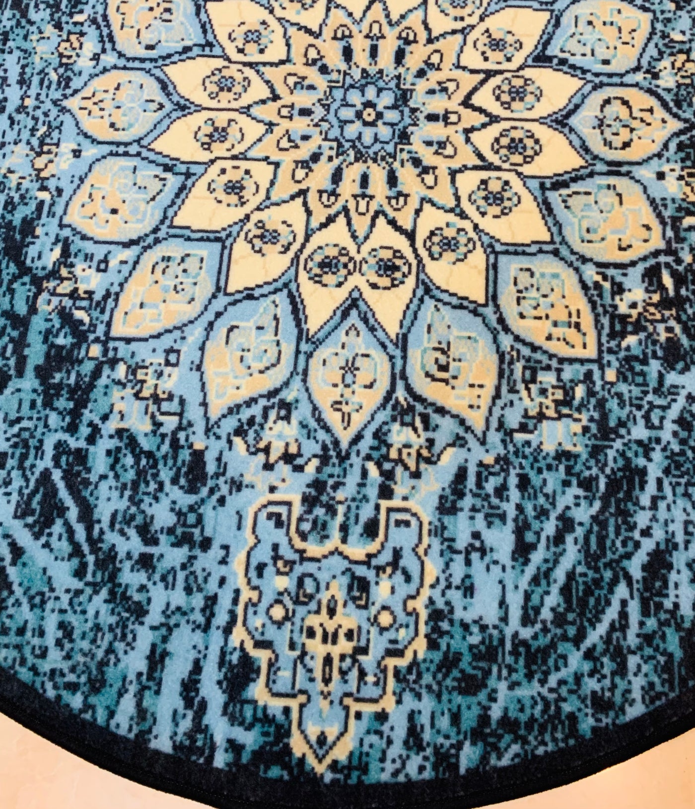 TRADITIONAL PRINT ROUND RUG