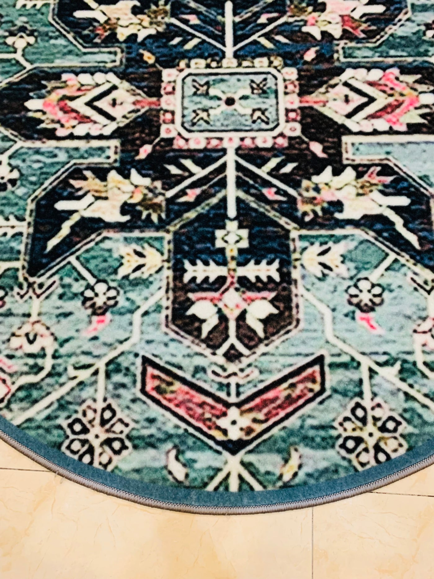 TRADITIONAL PRINT ROUND RUG