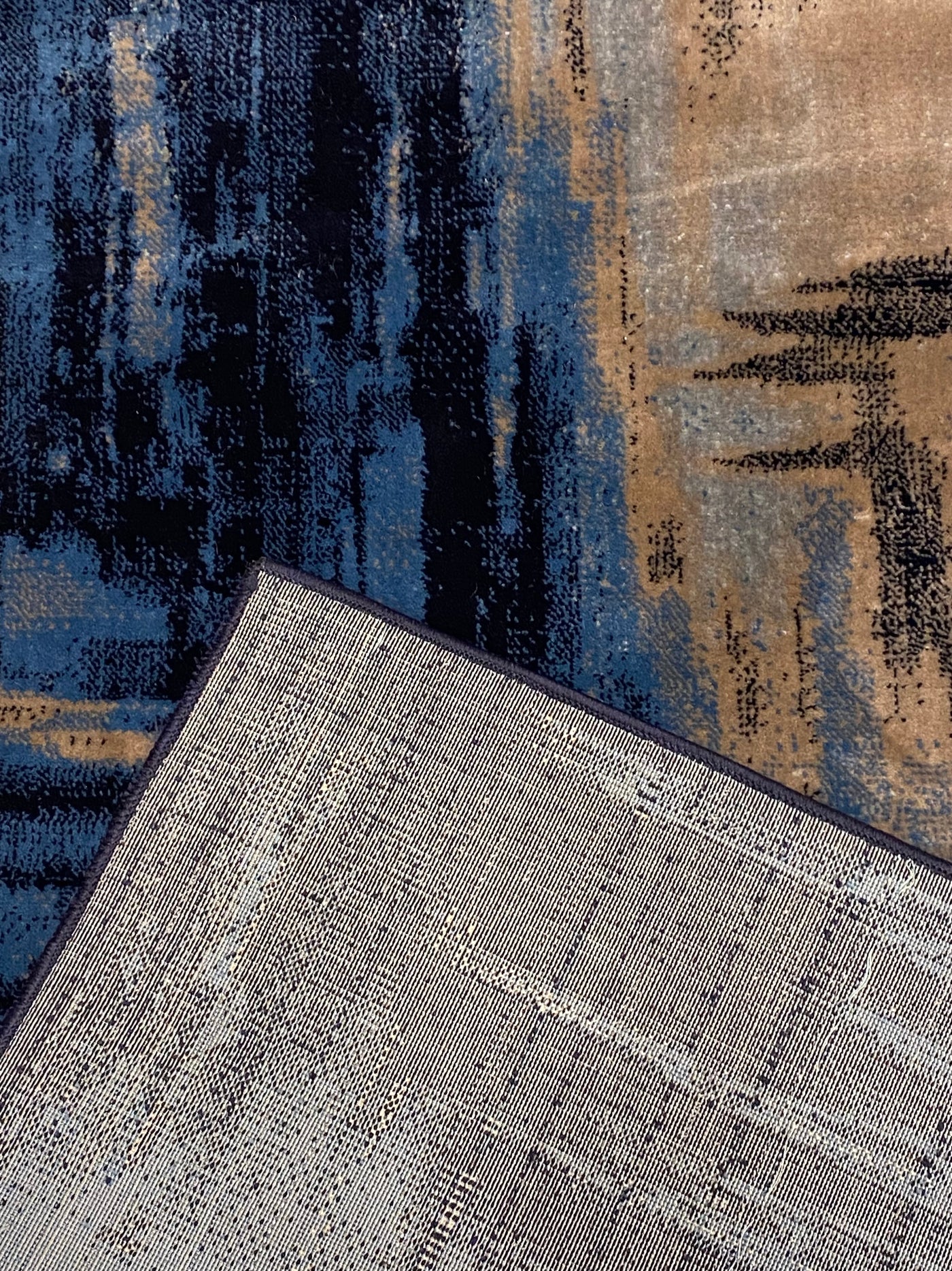 MODERN POLYPROPYLENE RUG