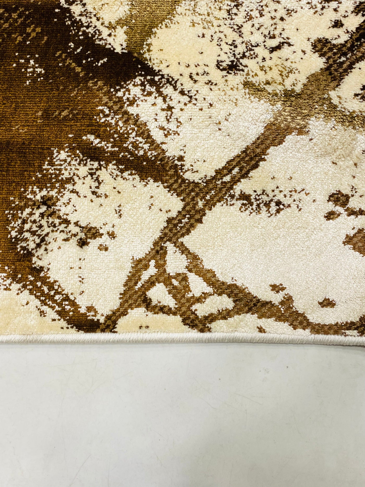 MODERN POLYPROPYLENE RUG