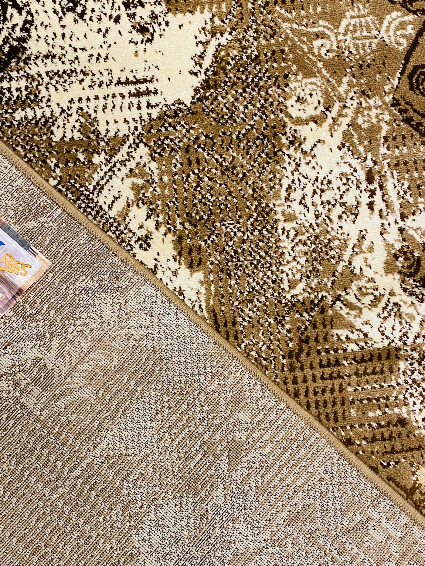 MODERN POLYPROPYLENE RUG