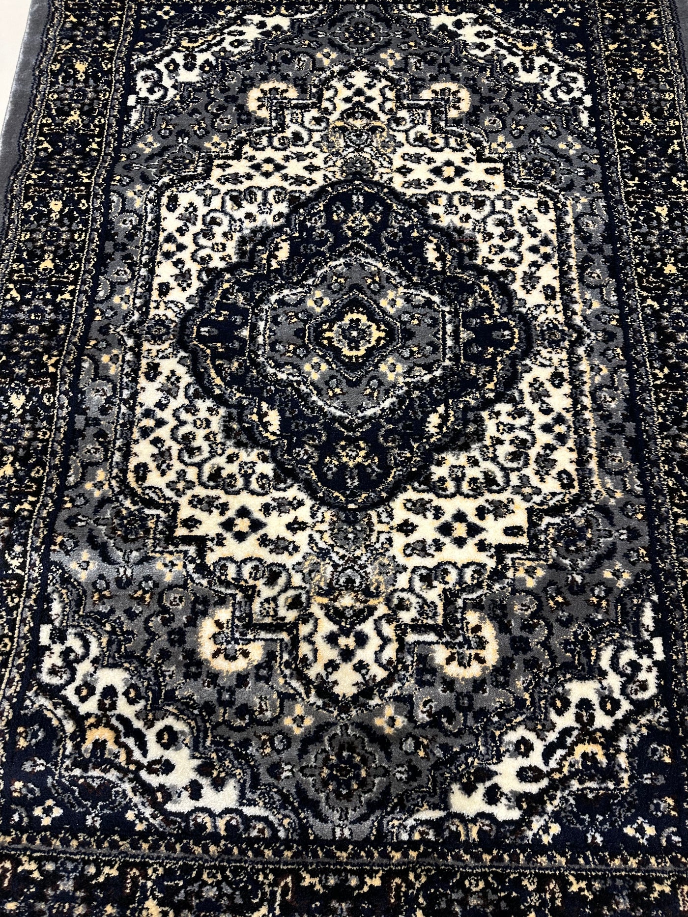 TRADITIONAL-POLYPROPYLENE YARN RUG
