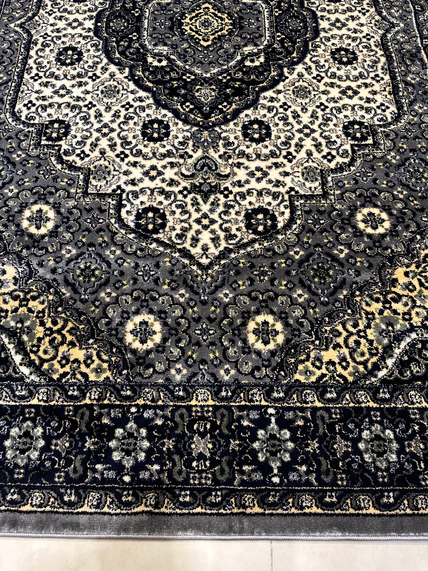 TRADITIONAL-POLYPROPYLENE YARN RUG