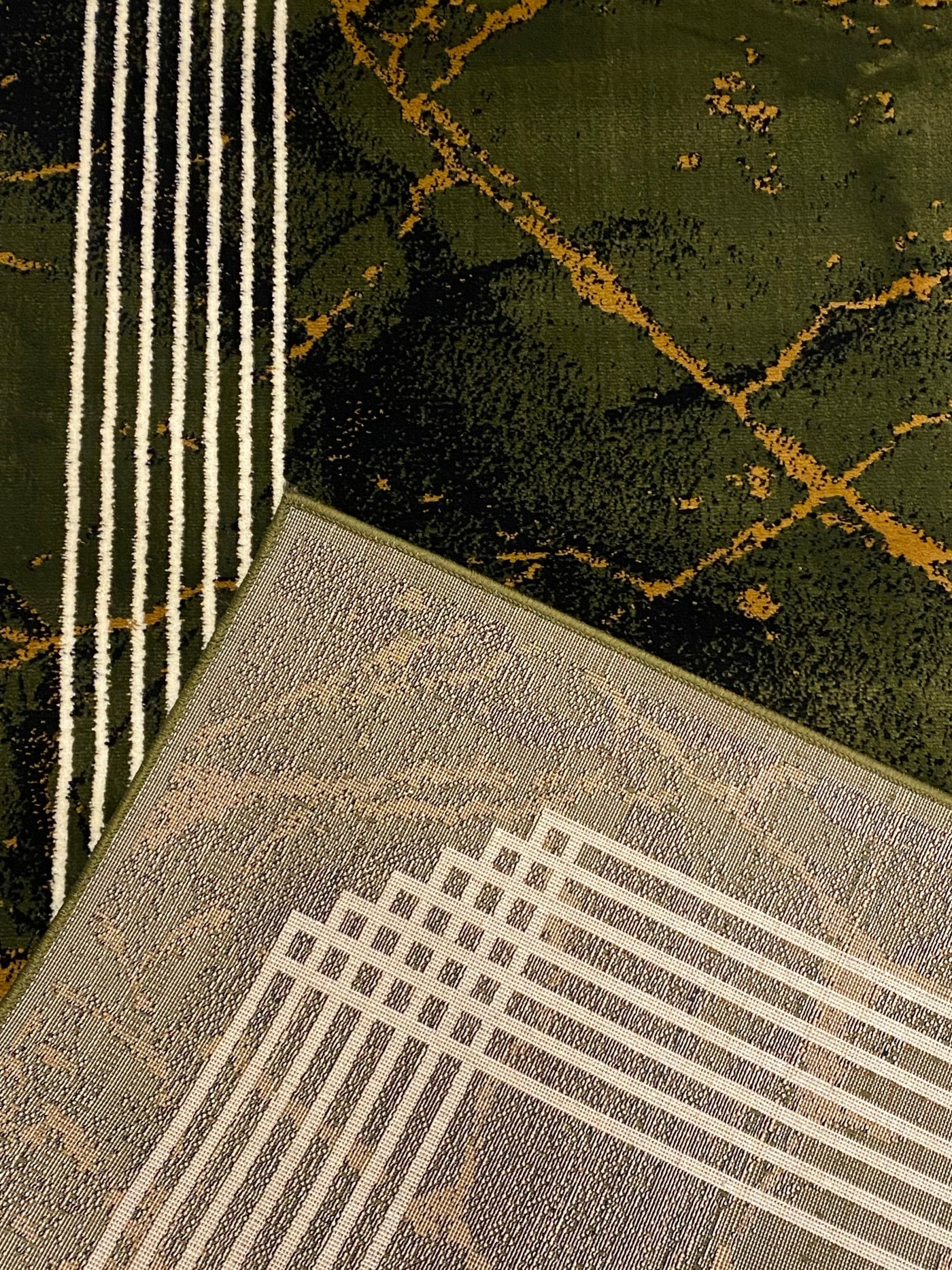 MODERN POLYPROPYLENE RUG
