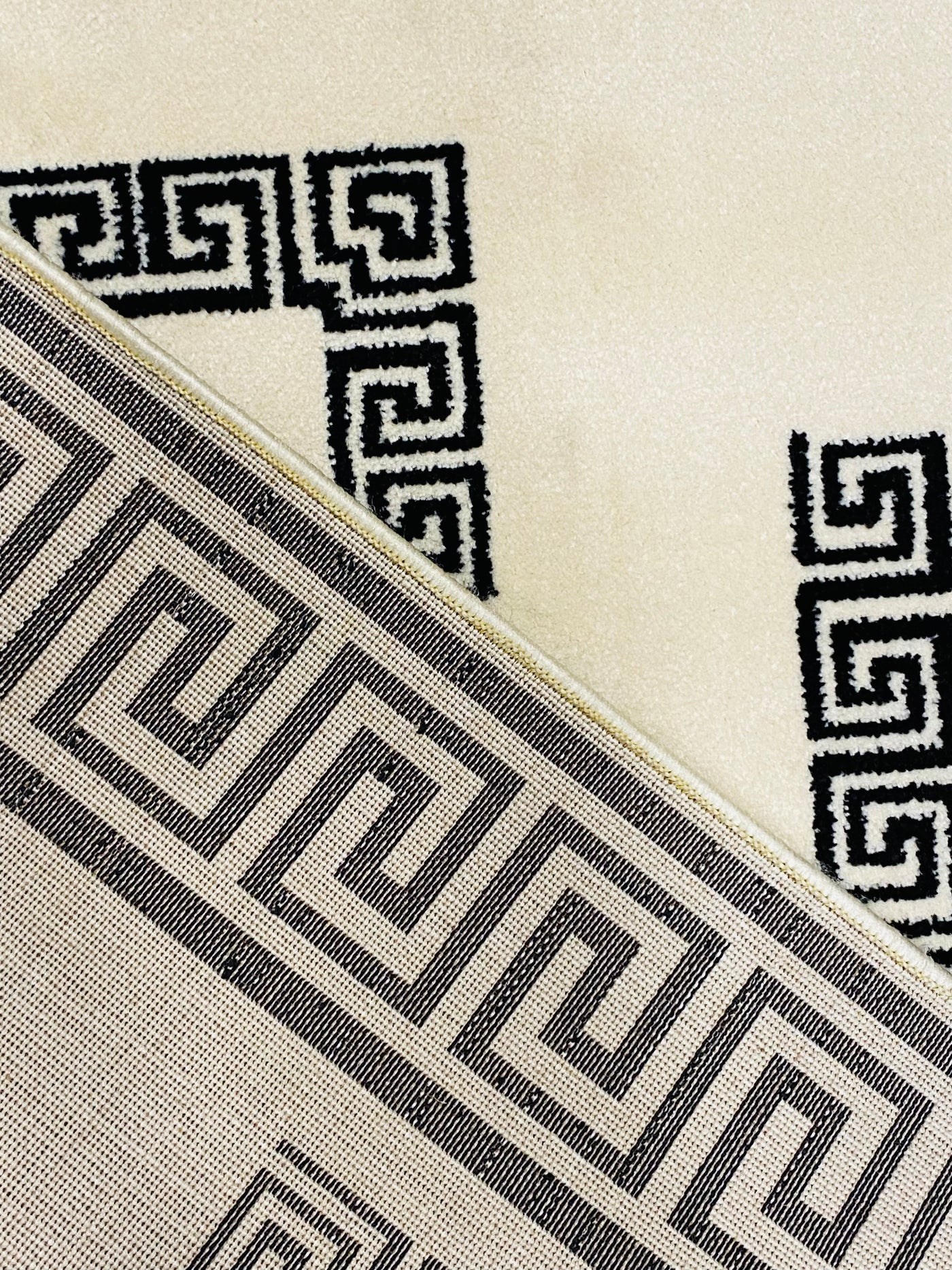 MODERN POLYPROPYLENE RUG
