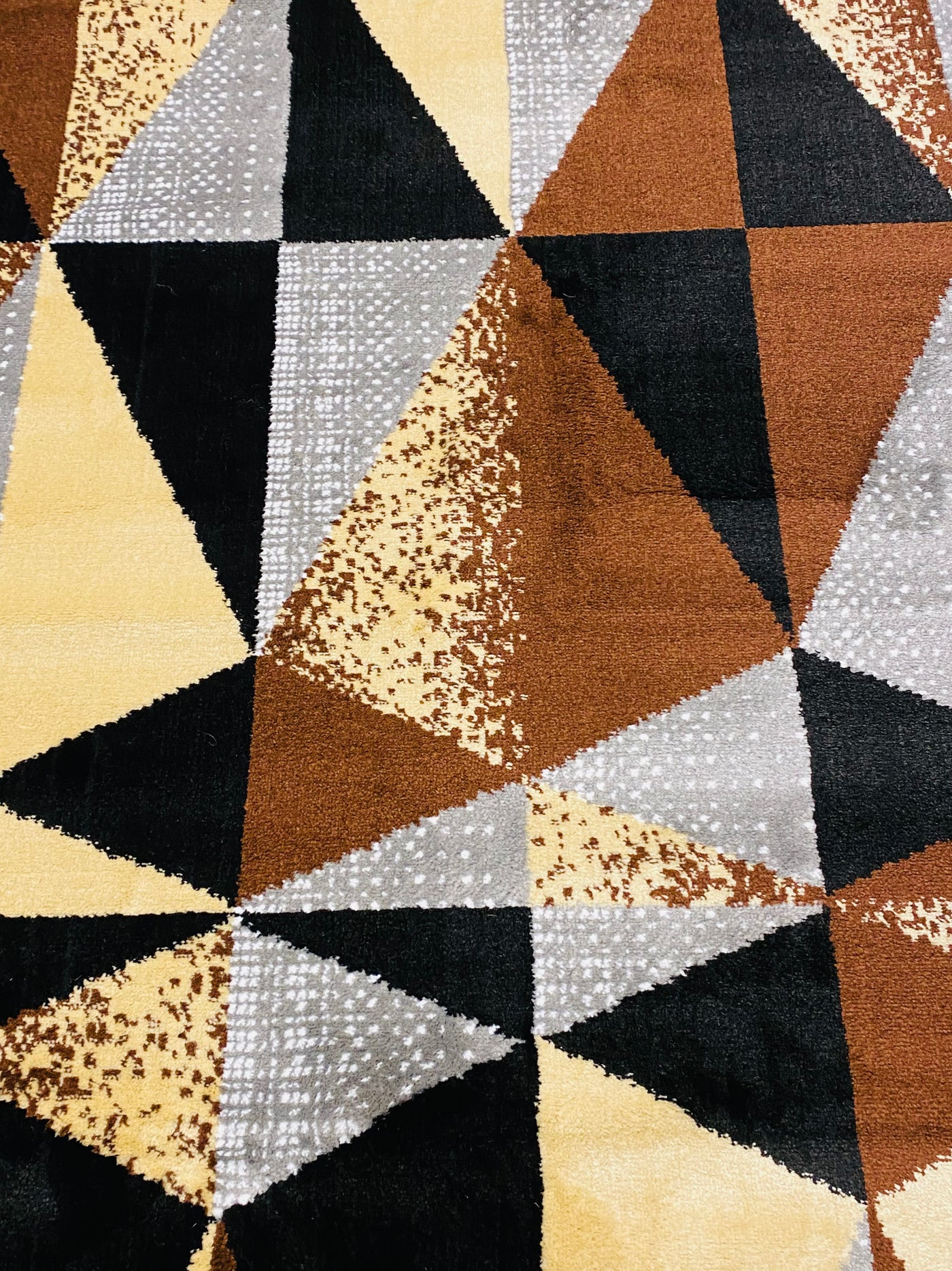 MODERN POLYPROPYLENE RUG